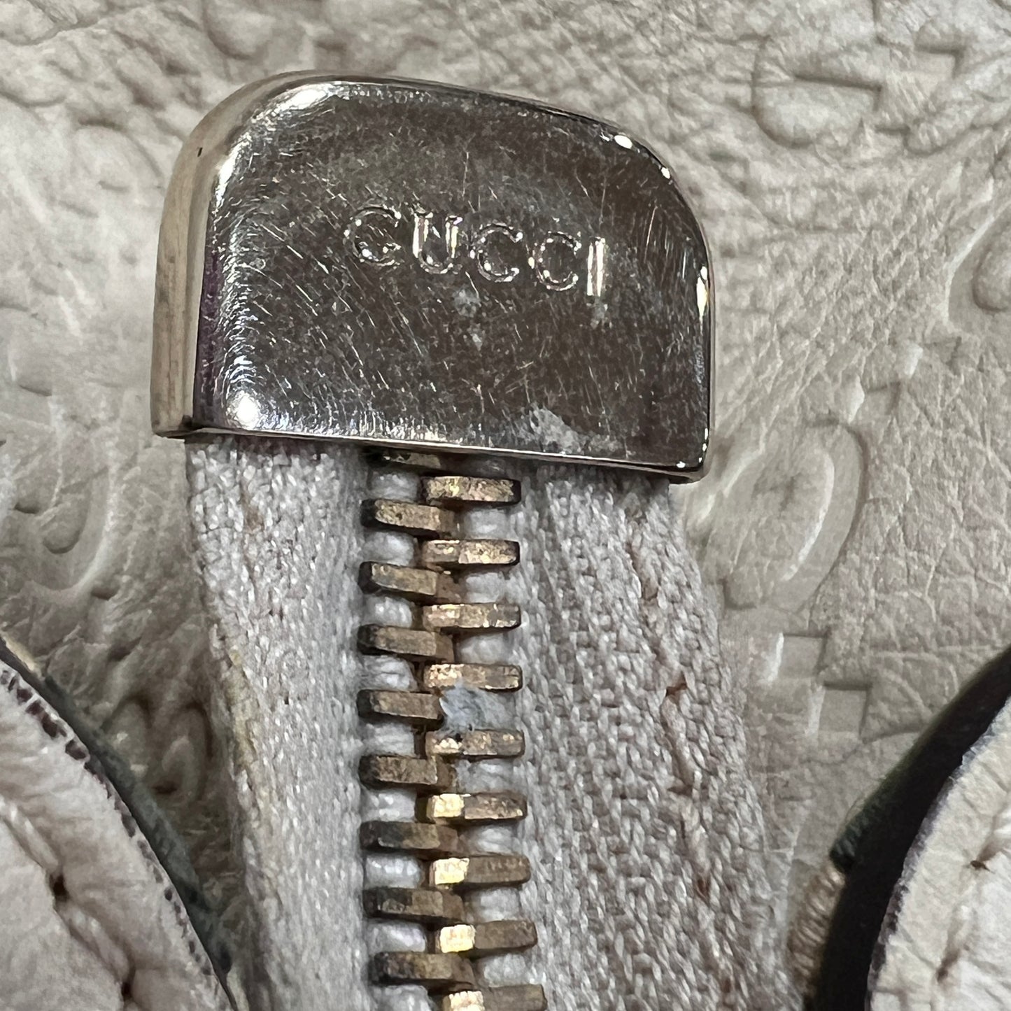 GUCCI Cream Leather Guccissima Signoria Medium Dome