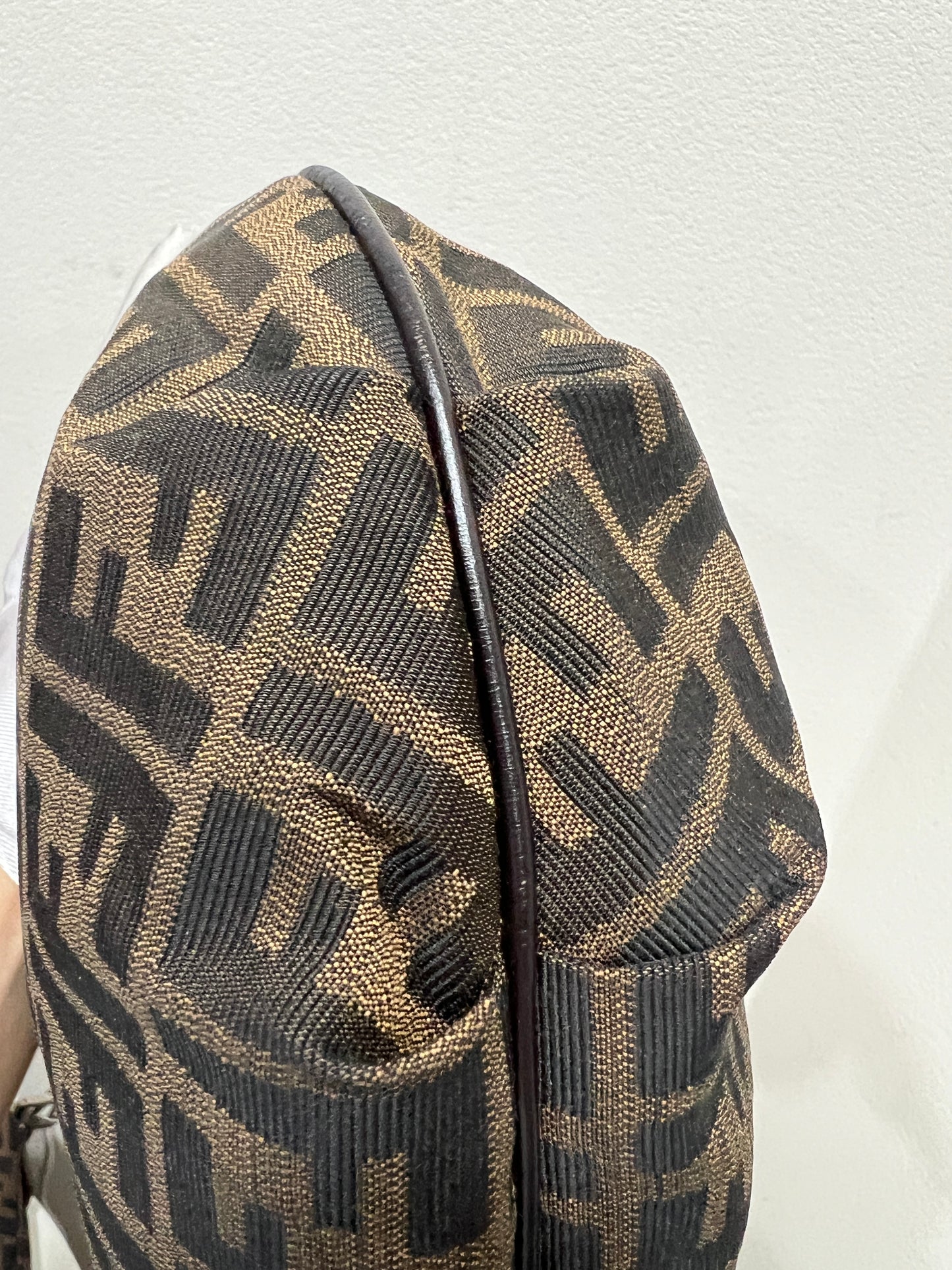 FENDI Croissant Chain Shoulder bag