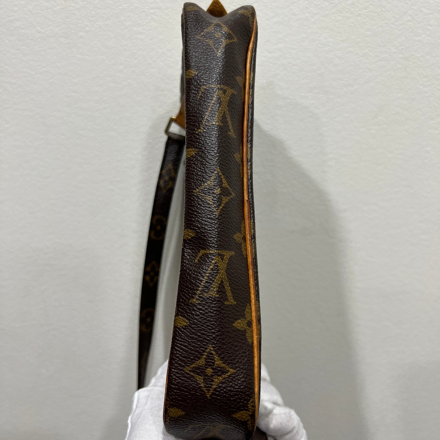 LOUIS VUITTON Marly Bandouliere