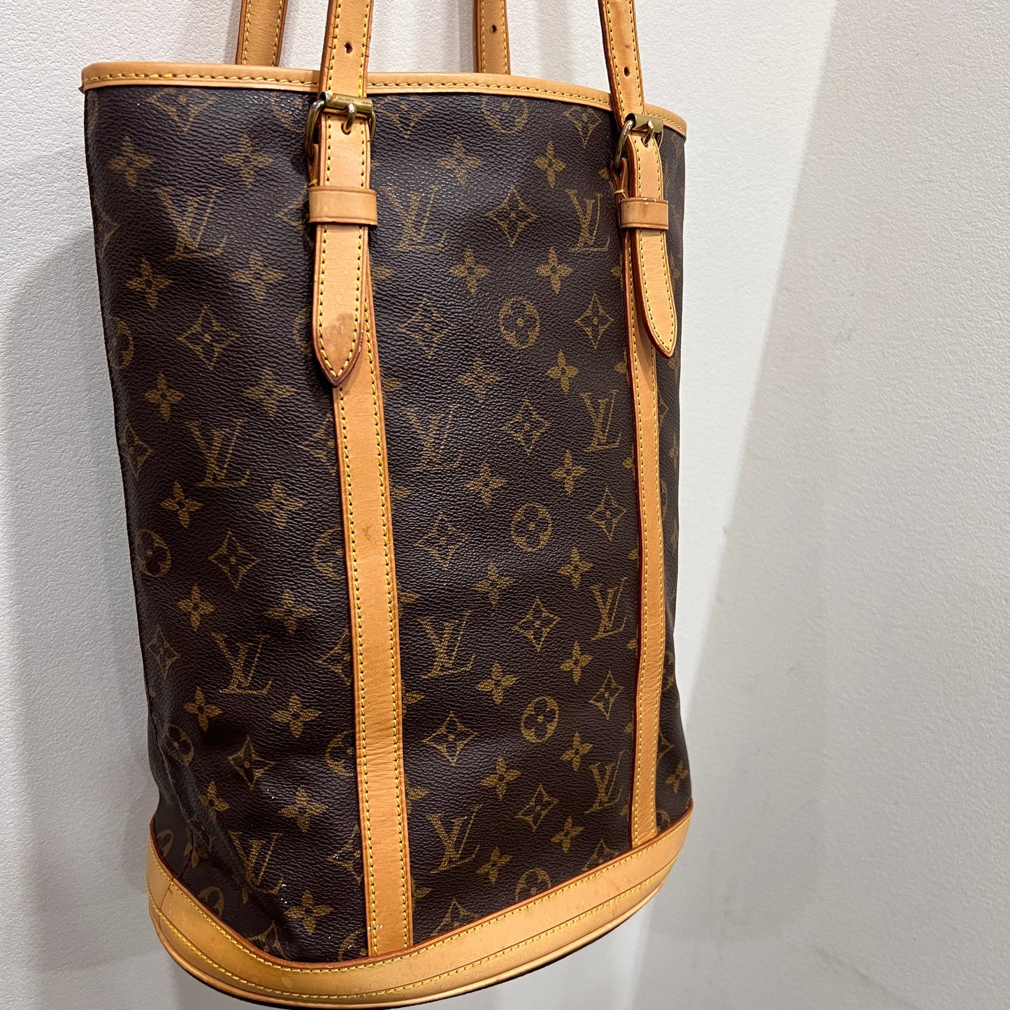 LOUIS VUITTON Bucket Bag GM