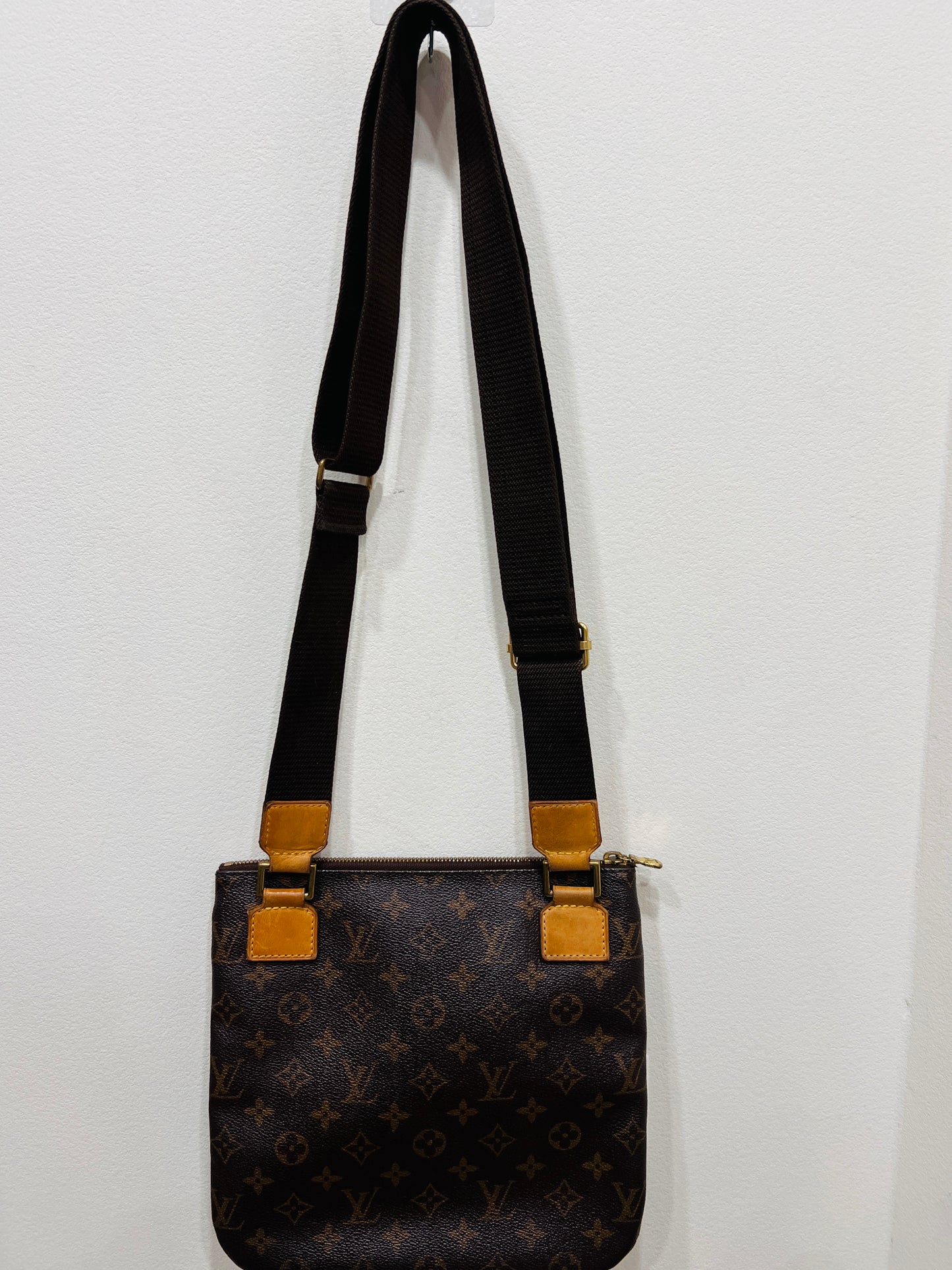 LOUIS VUITTON Pochette Bosphore
