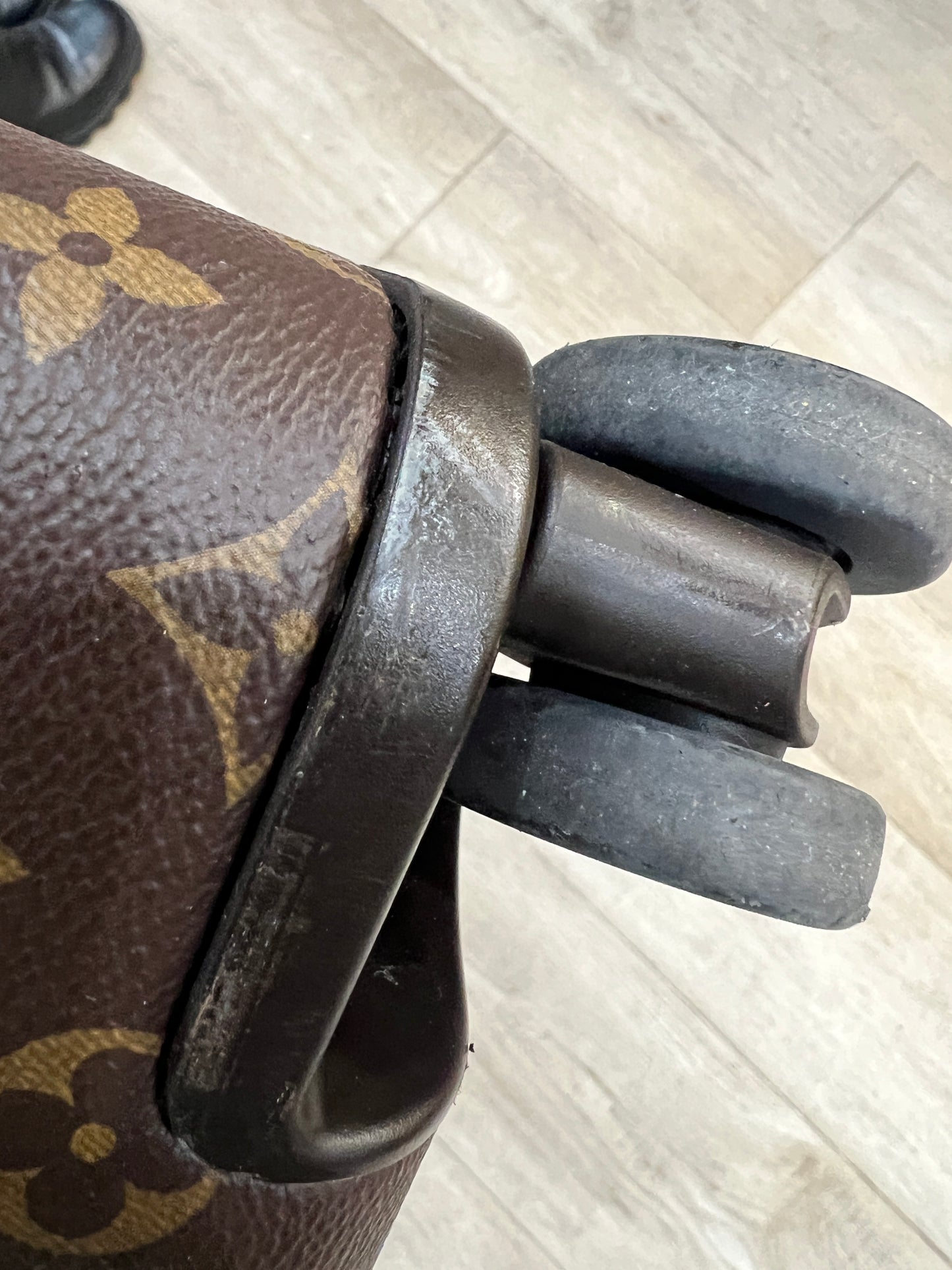 LOUIS VUITTON Horizon 55 suitcase