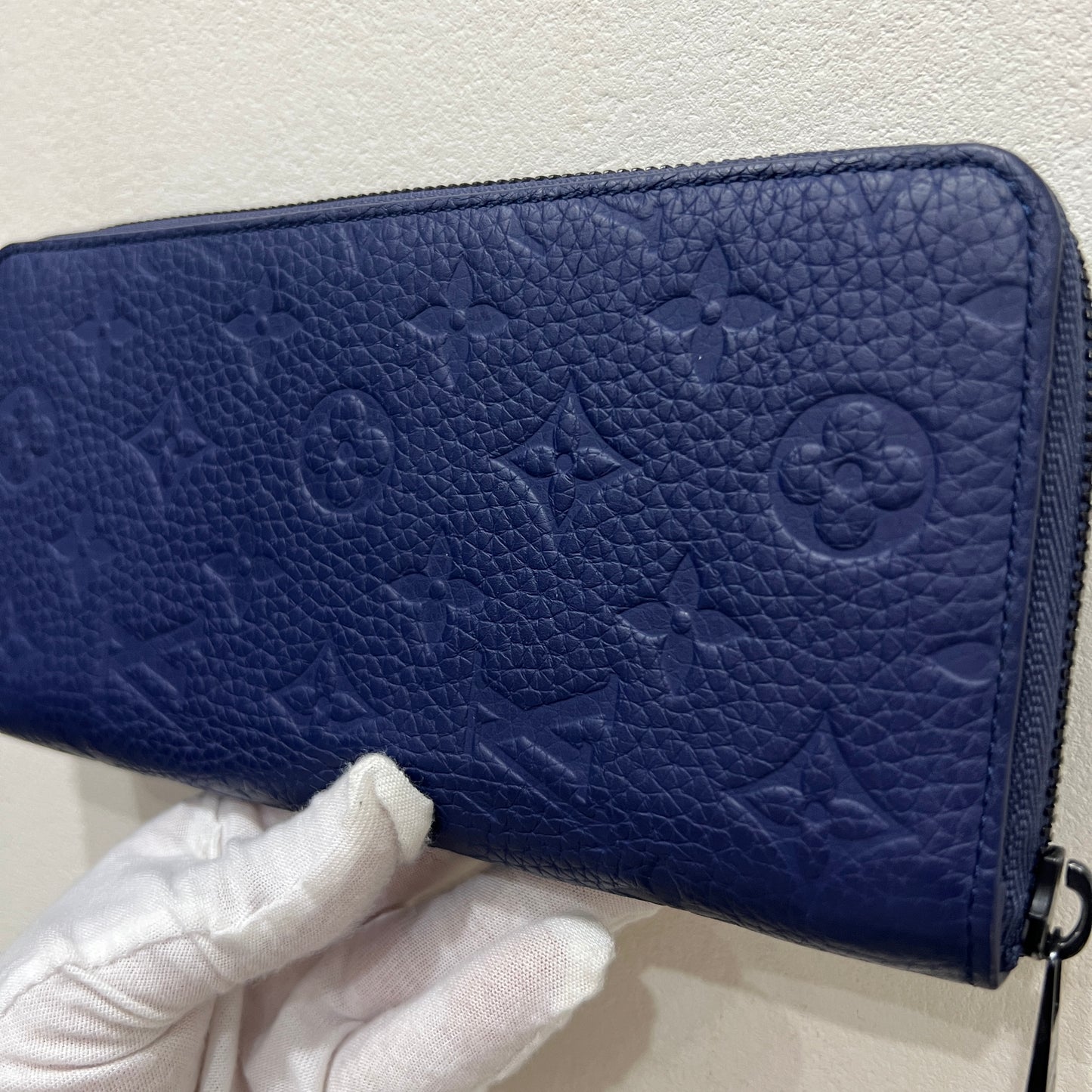 LOUIS VUITTON Zippy Wallet