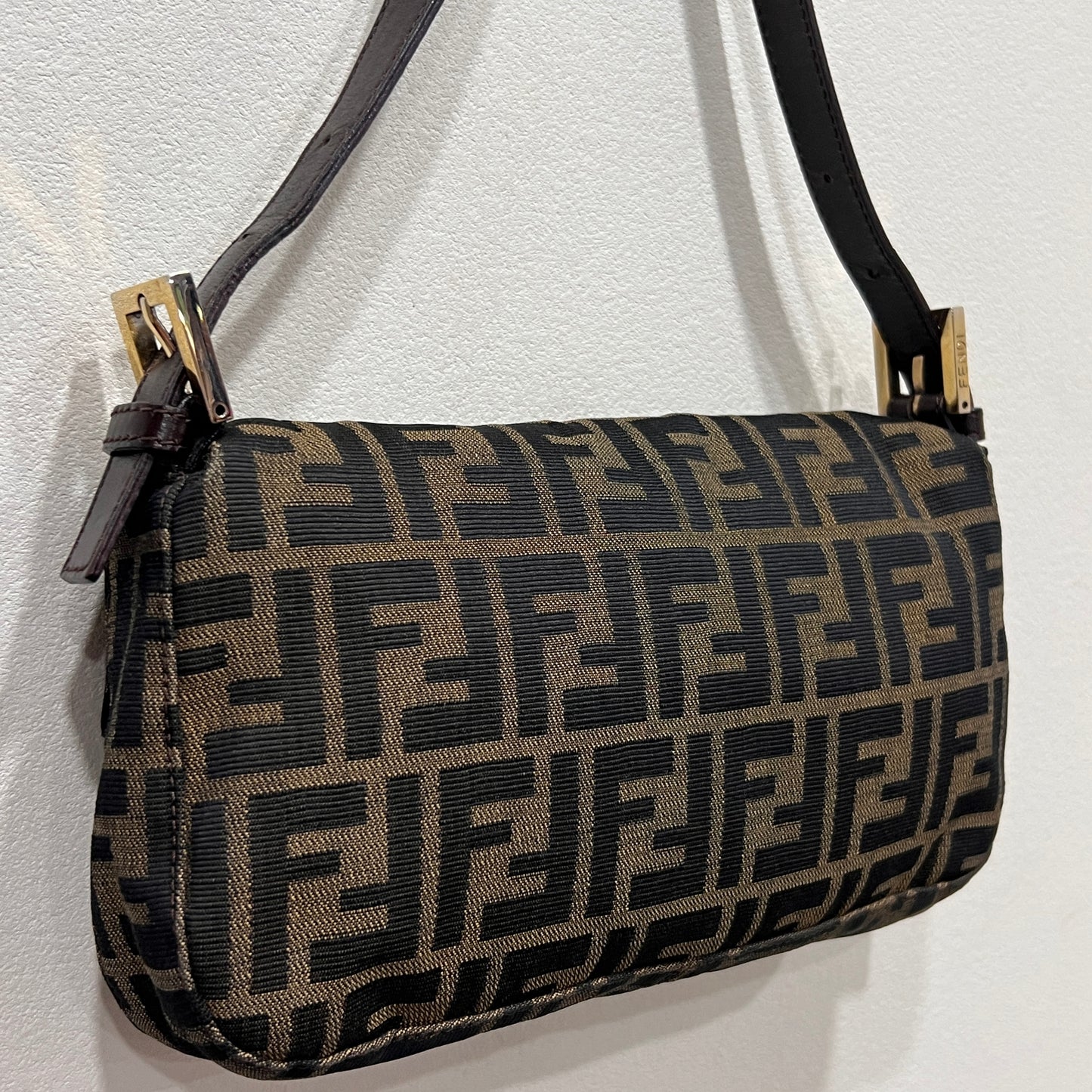 FENDI Baguette Gold