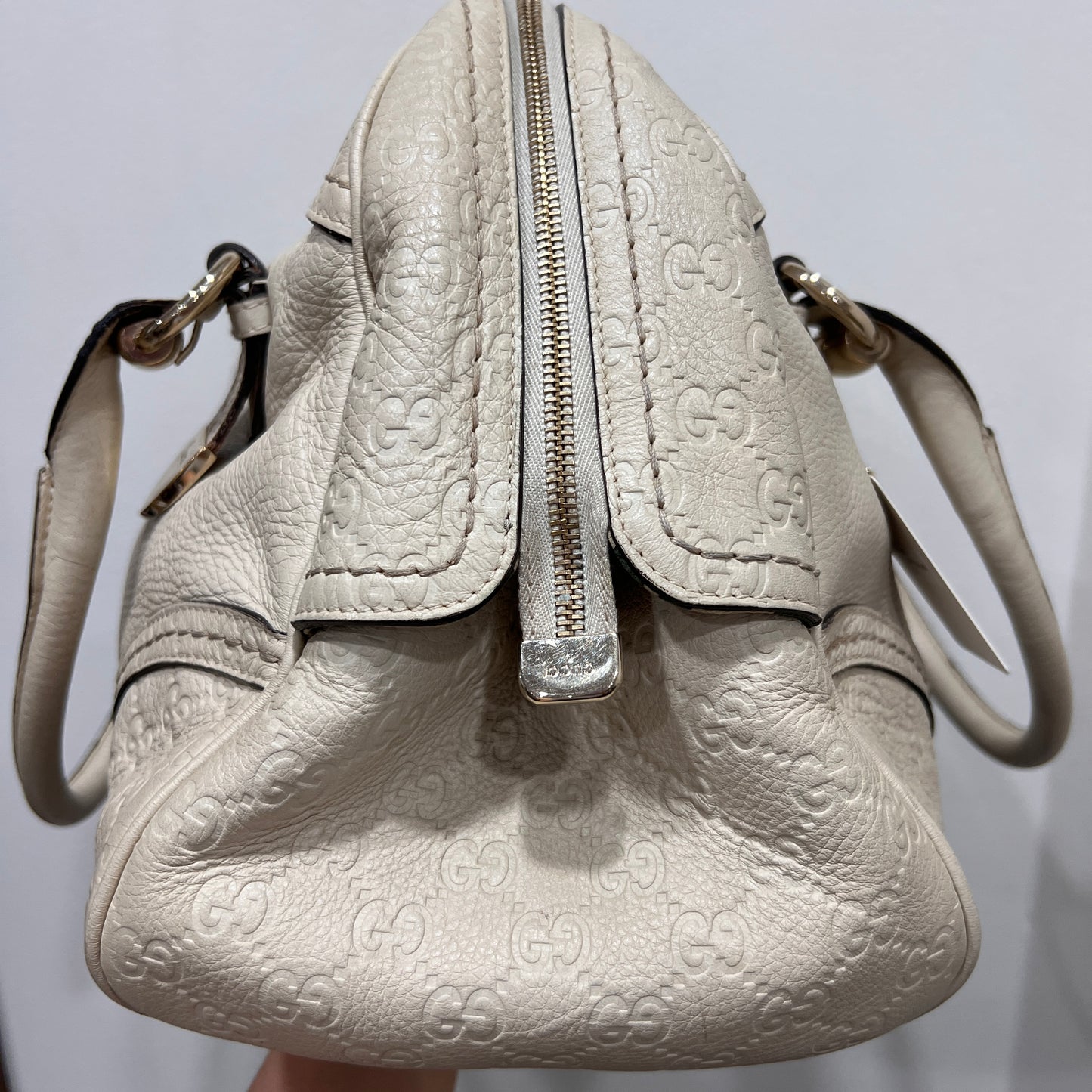 GUCCI Cream Leather Guccissima Signoria Medium Dome