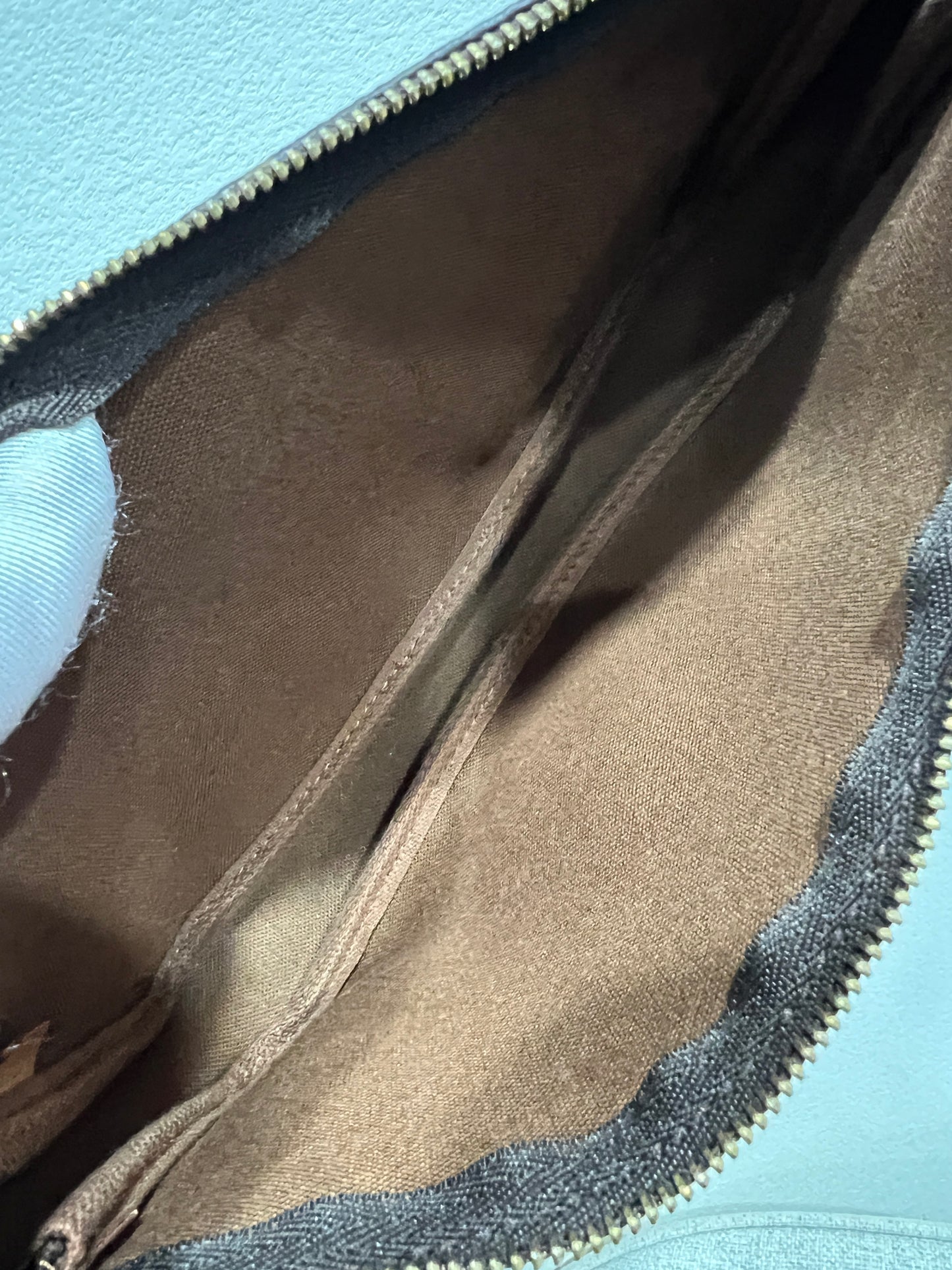 LOUIS VUITTON POUCHETTE W/Leather Strap