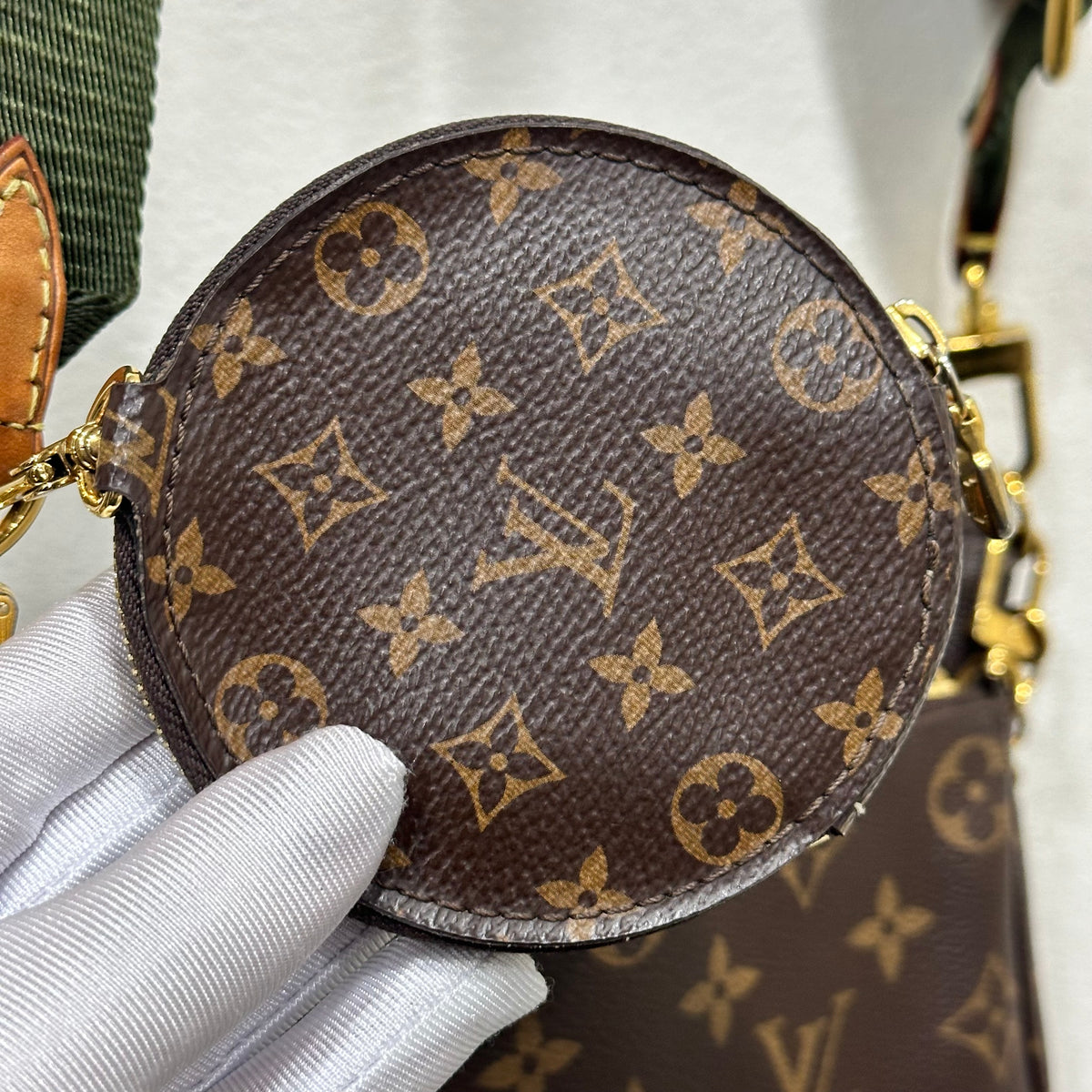 LOUIS VUITTON