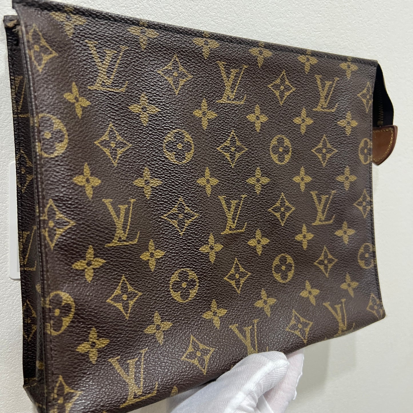 LOUIS VUITTON Toiletry Pouch (24901)