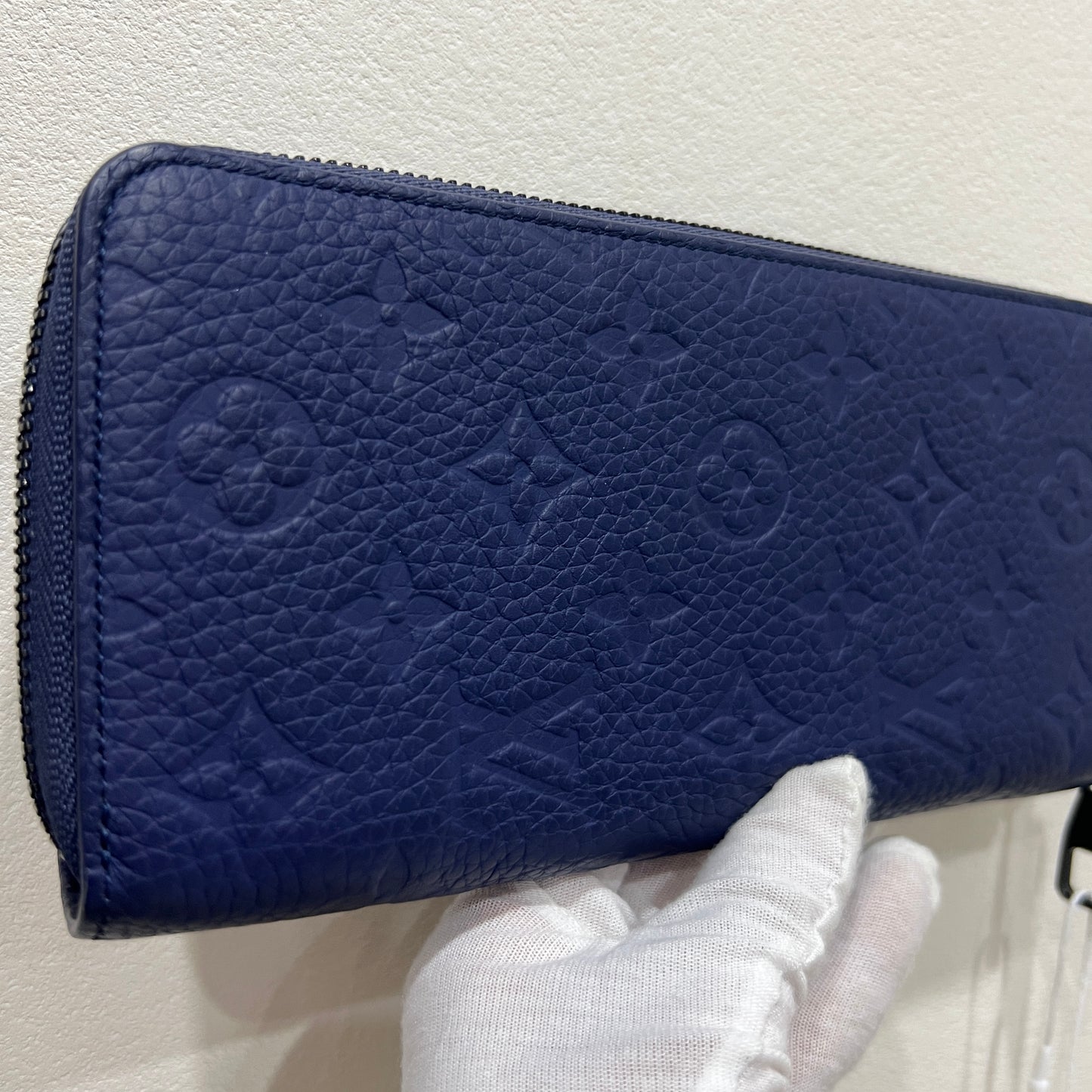 LOUIS VUITTON Zippy Wallet