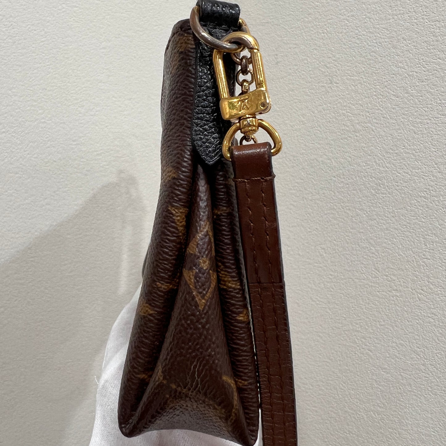 LOUIS VUITTON Pallas Black