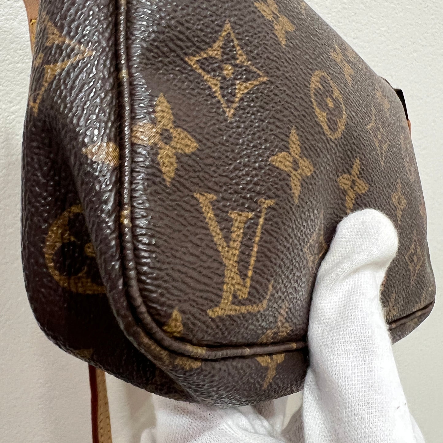 LOUIS VUITTON Accessory Pouchette w/ Long Strap