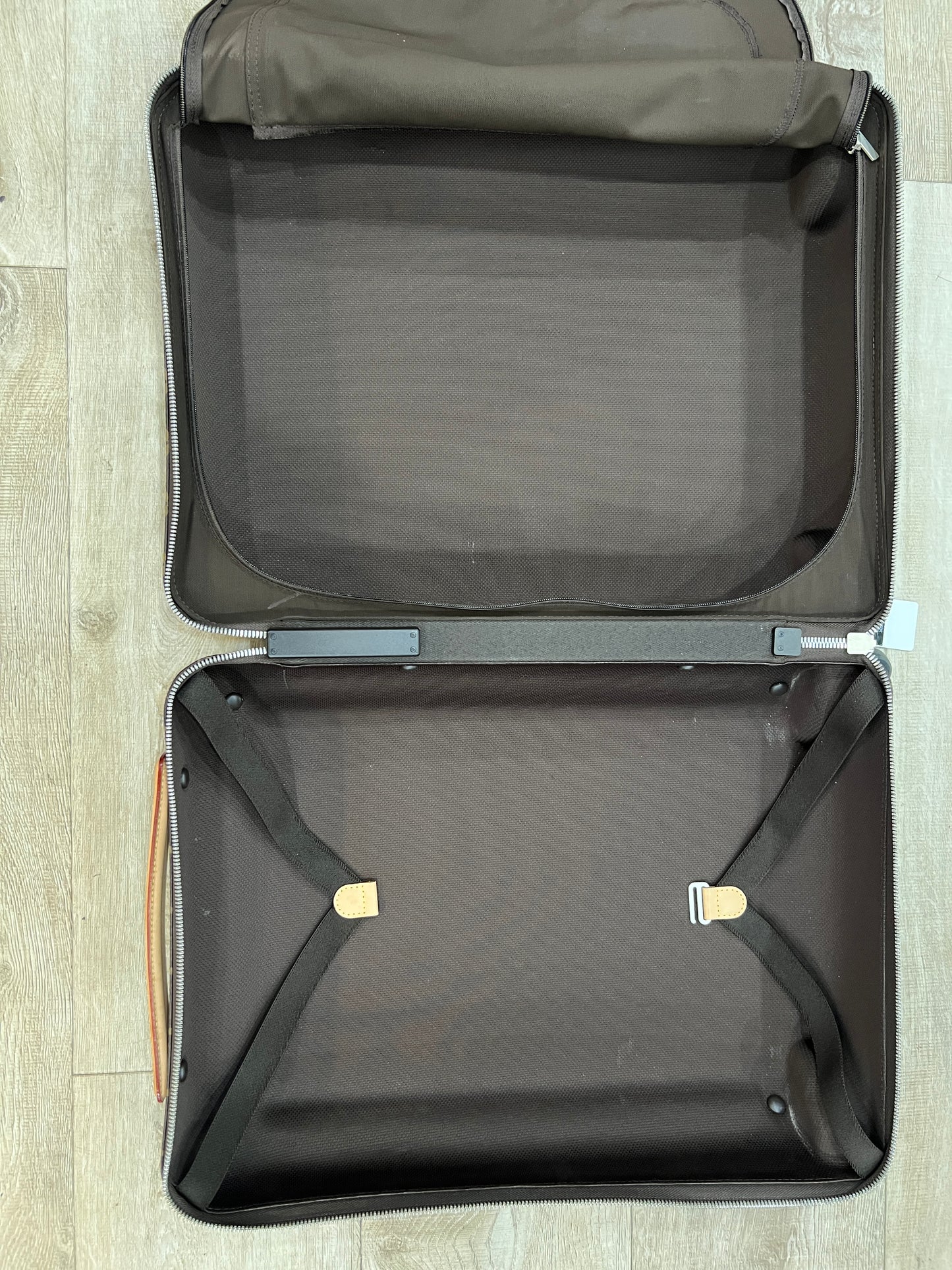 LOUIS VUITTON Horizon 55 suitcase