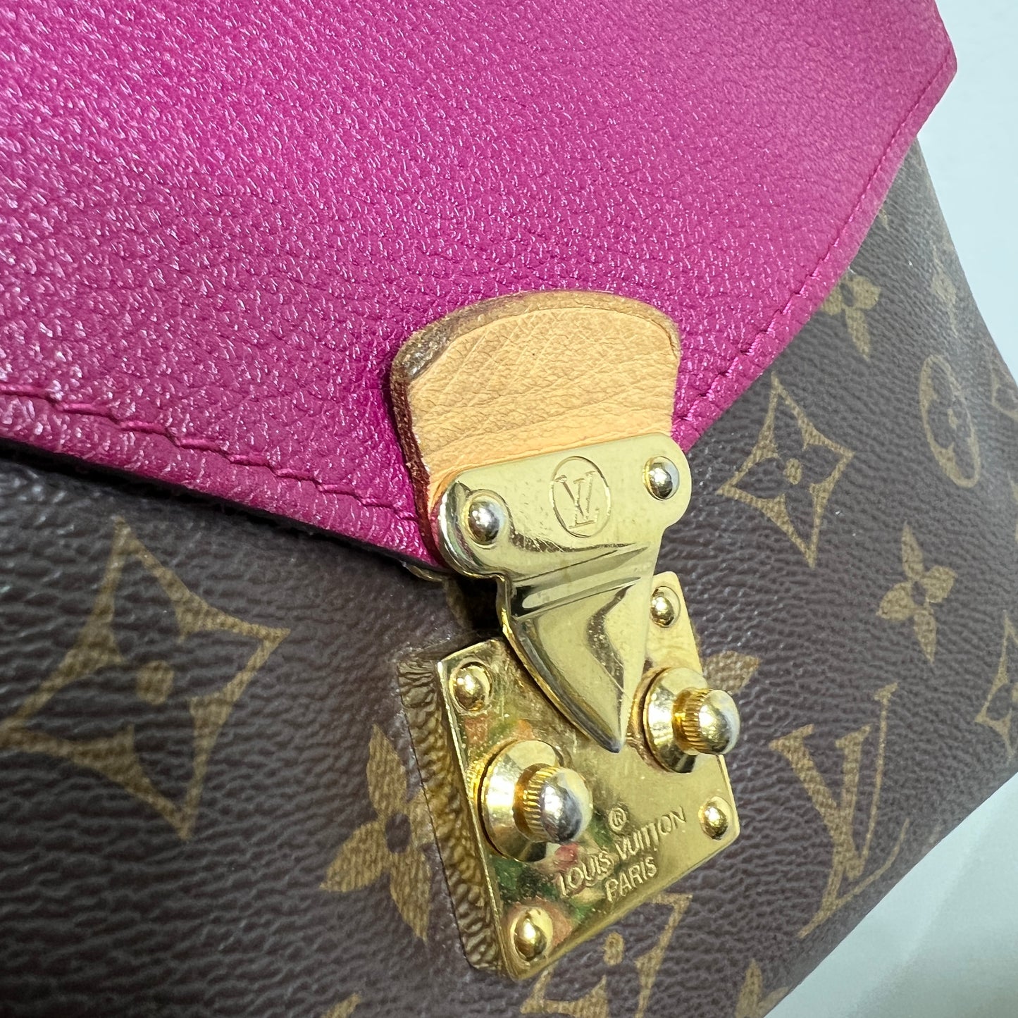 LOUIS VUITTON Pallas Chain Bag
