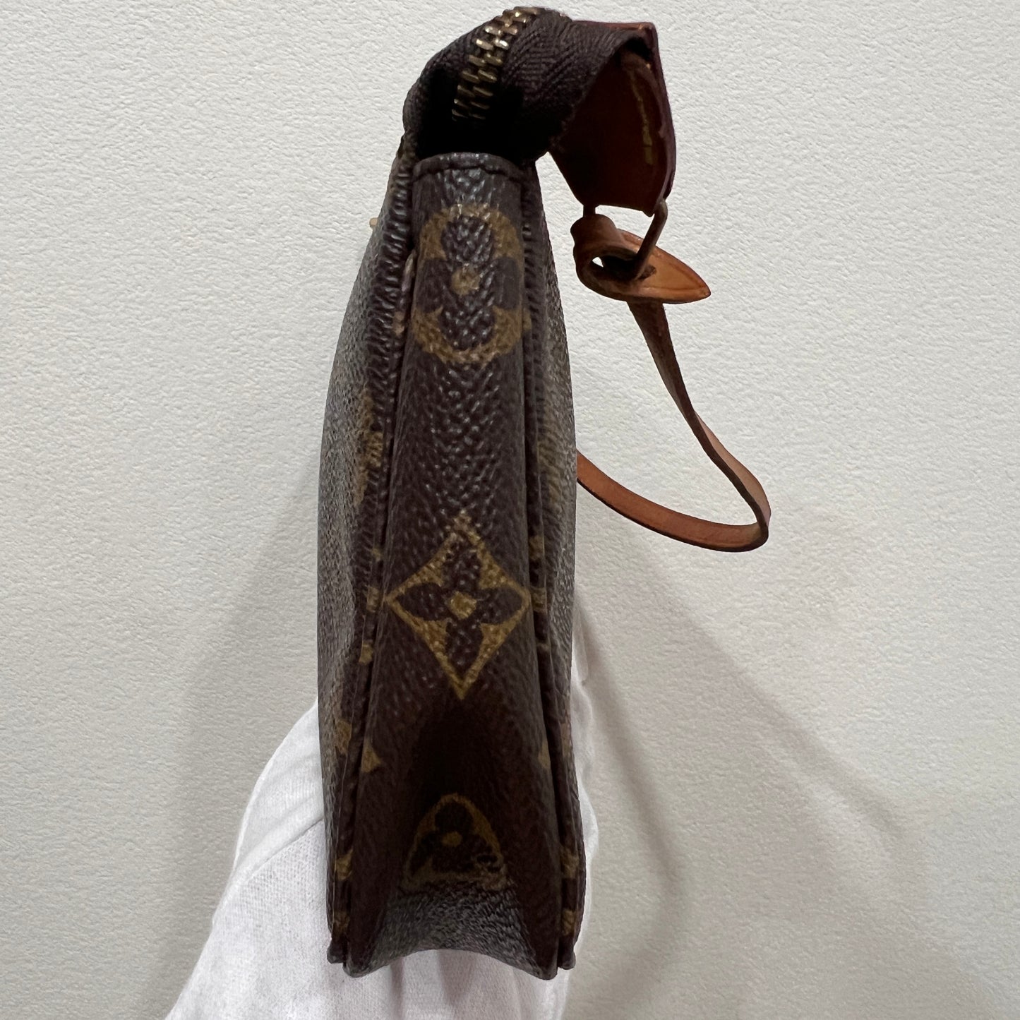 LOUIS VUITTON Accessory Pochette
