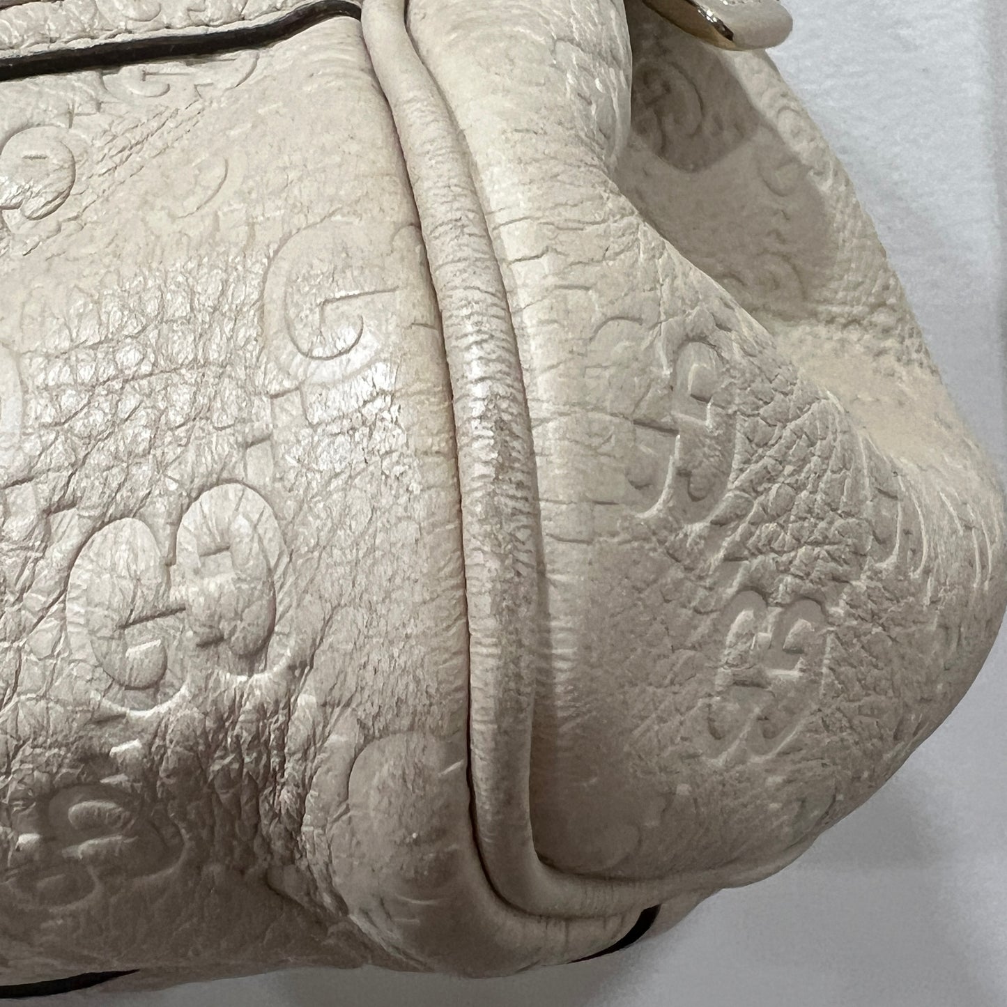 GUCCI Cream Leather Guccissima Signoria Medium Dome