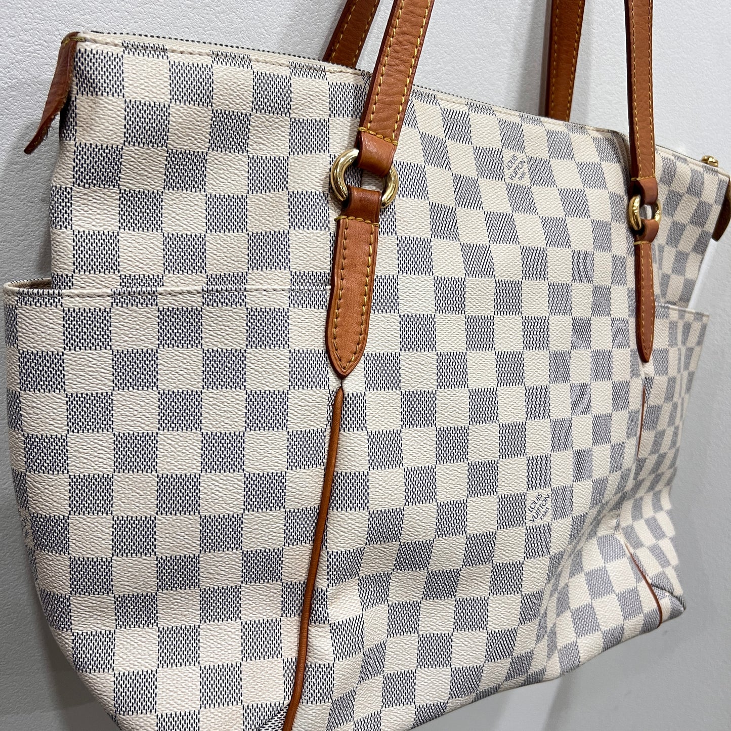 LOUIS VUITTON Totally MM Tote Bag