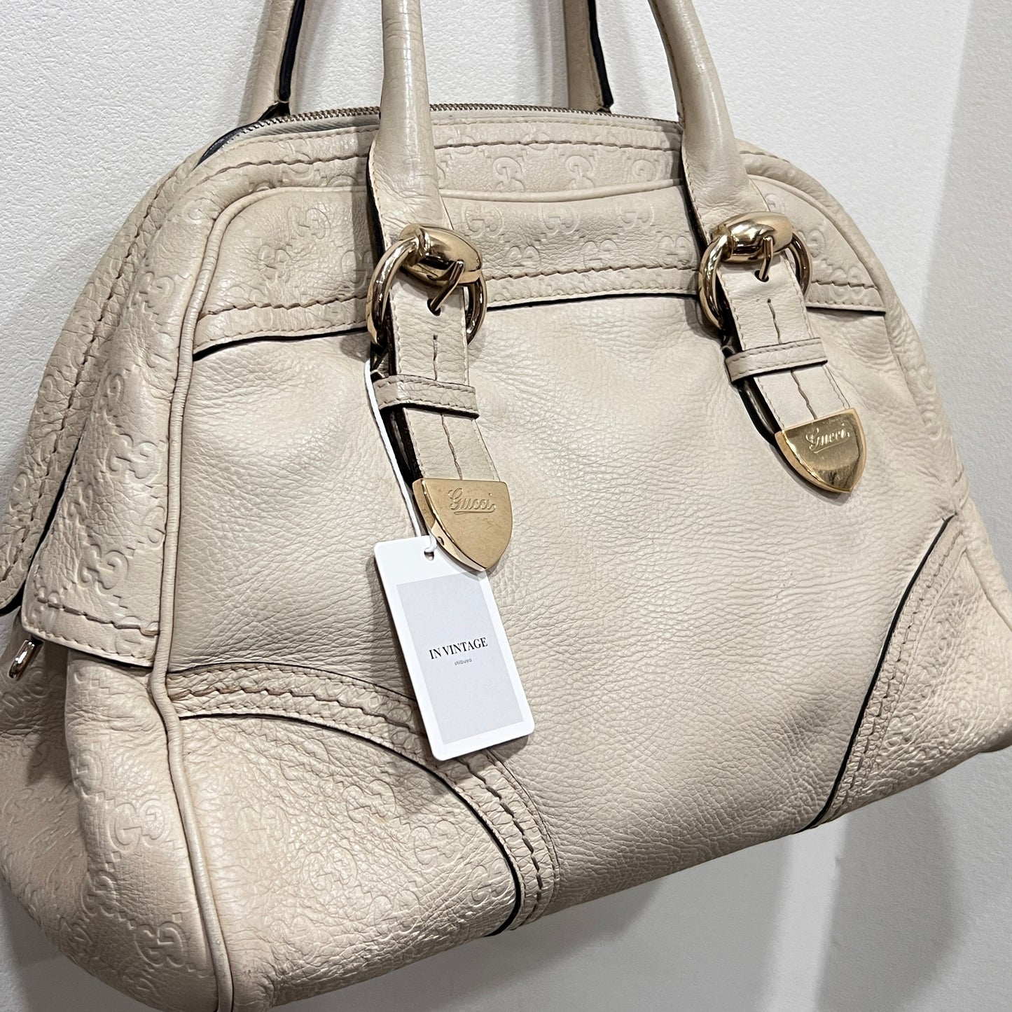 GUCCI Cream Leather Guccissima Signoria Medium Dome