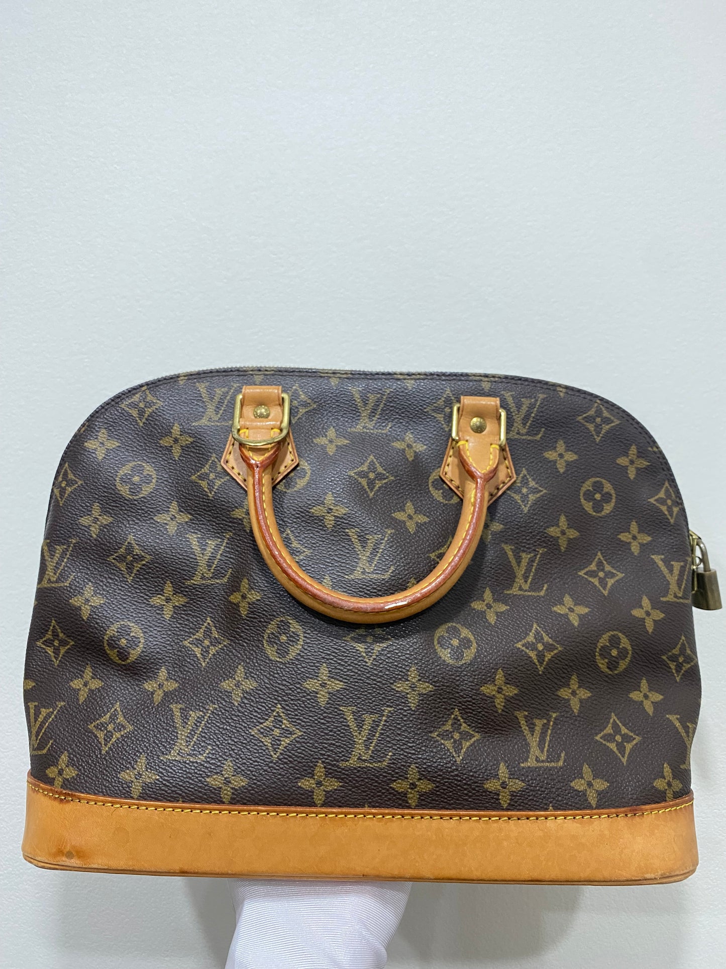 LOUIS VUITTON Alma Monogram