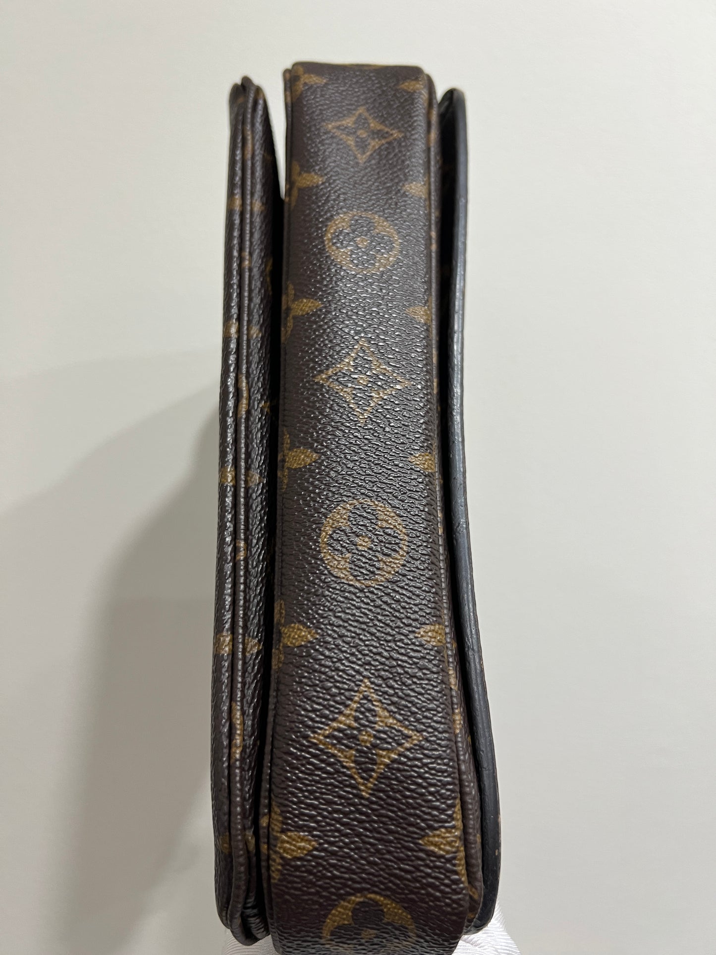 LOUIS VUITTON Pochette Metis Bag