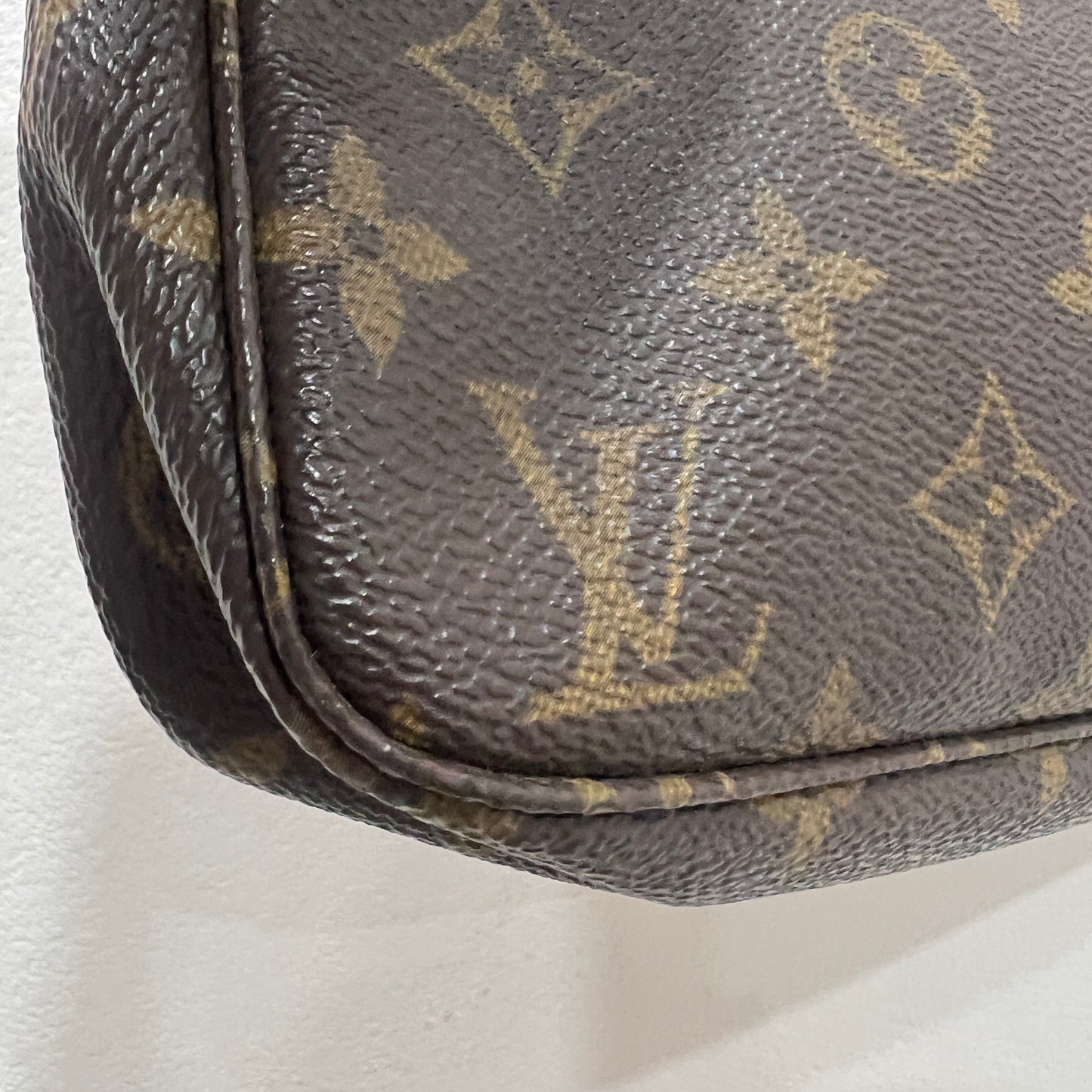 LOUIS VUITTON Accessory Pochette