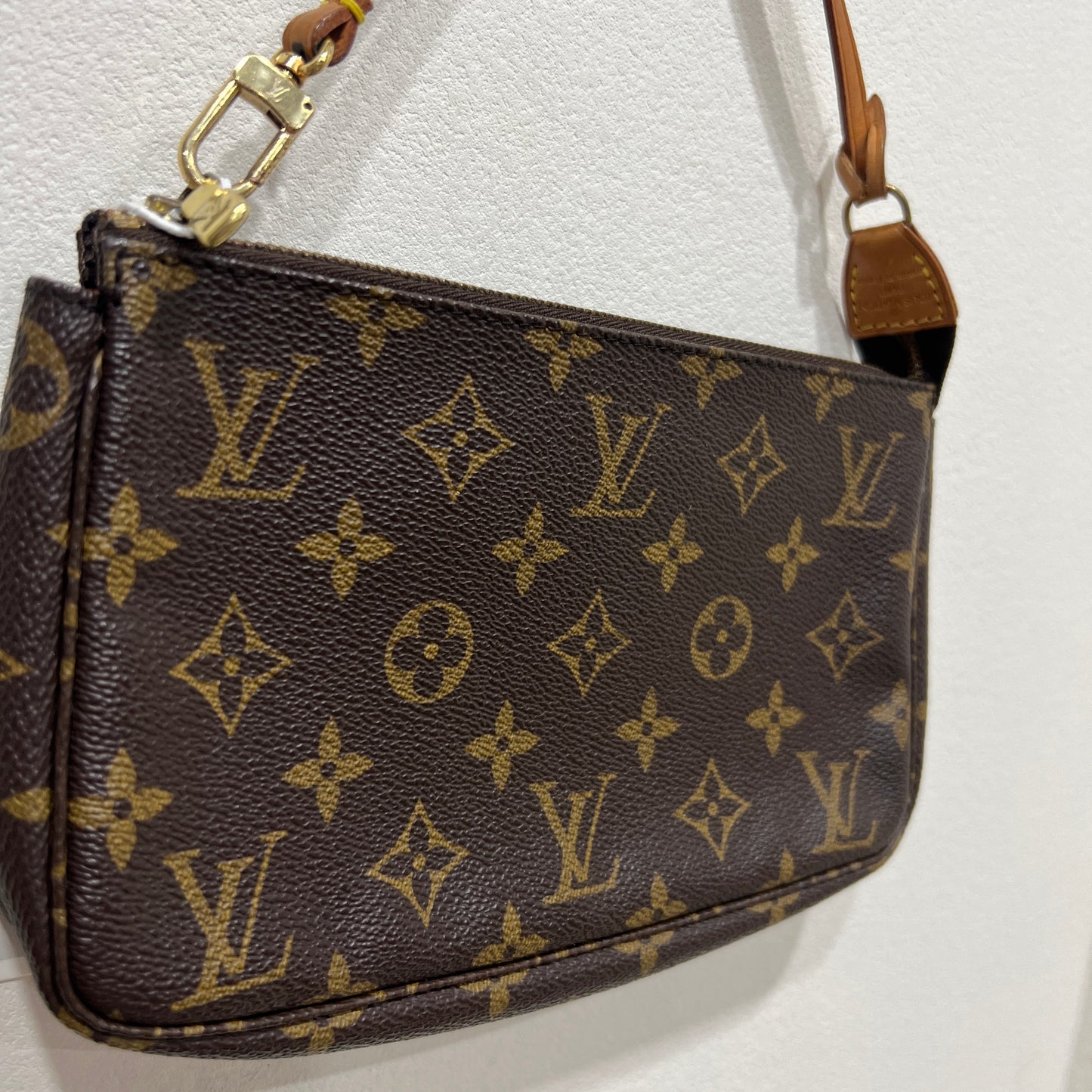 LOUIS VUITTON Accessory Pochette