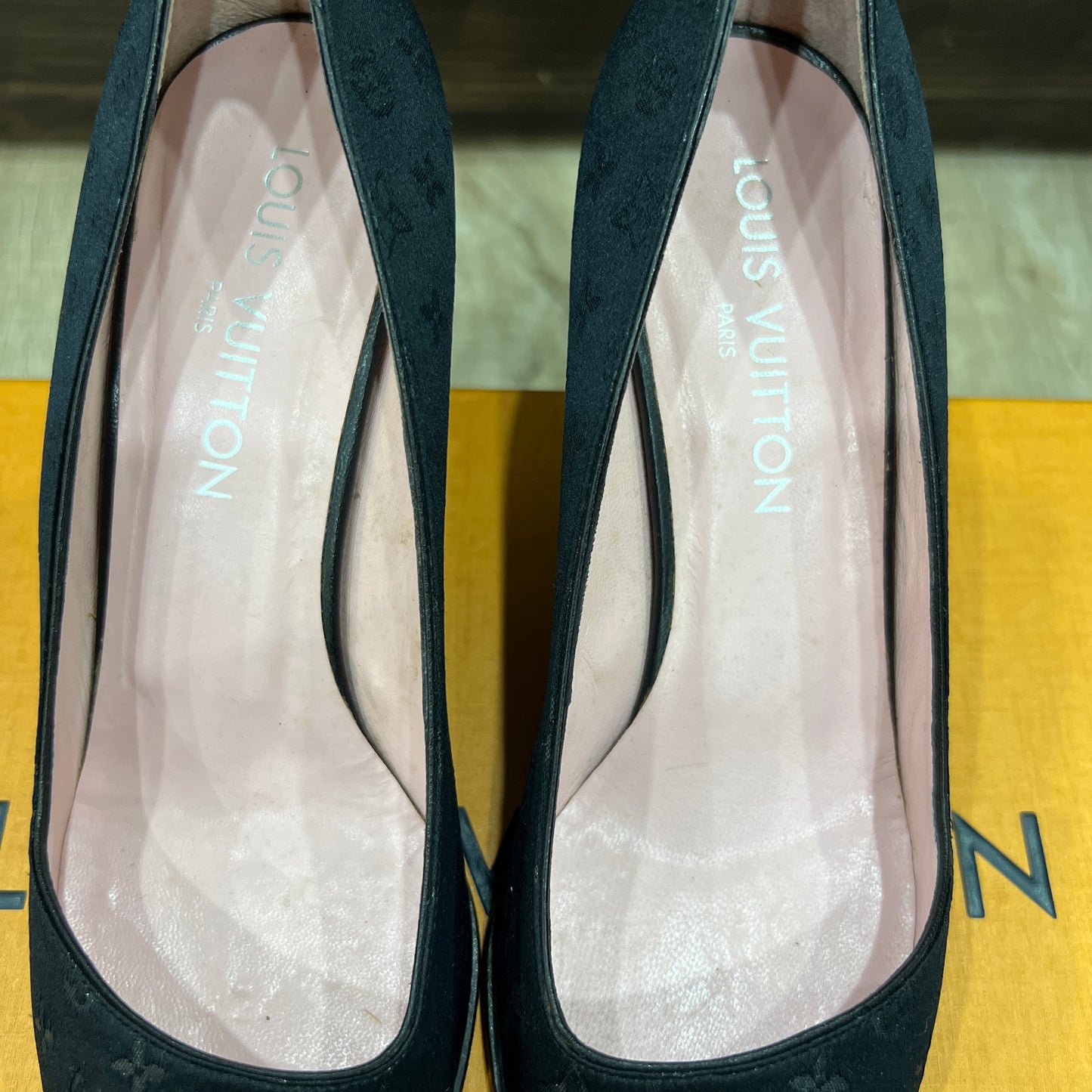 LOUIS VUITTON Shoes 37 1/2