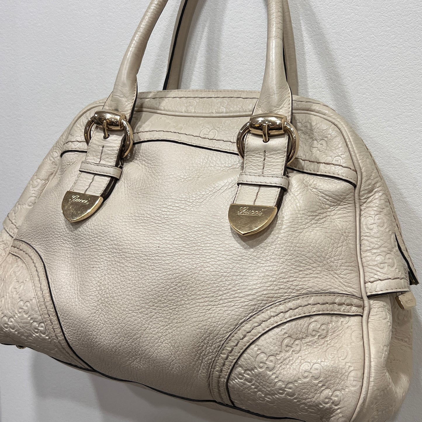 GUCCI Cream Leather Guccissima Signoria Medium Dome