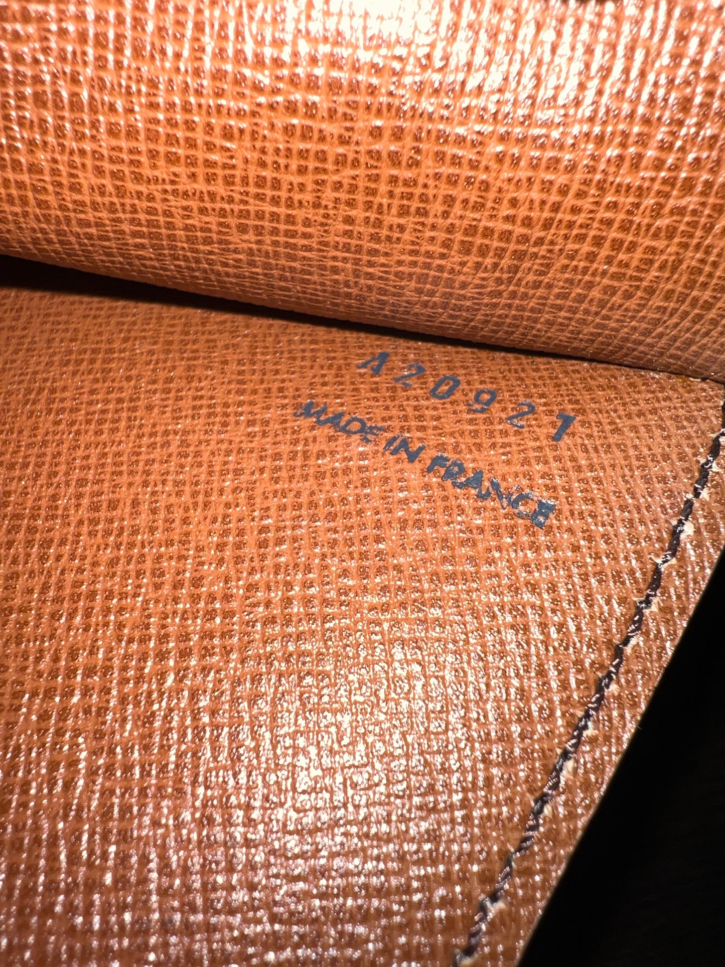 LOUIS VUITTON Monceau 26