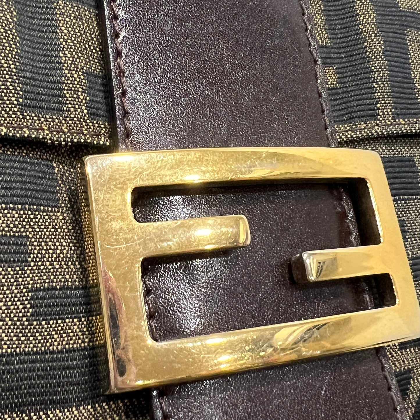FENDI Baguette Gold