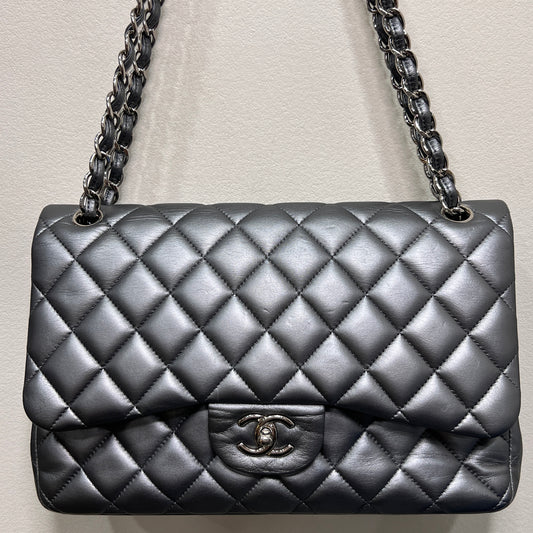 CHANEL Jumbo Double Flap Lambskin Quilted