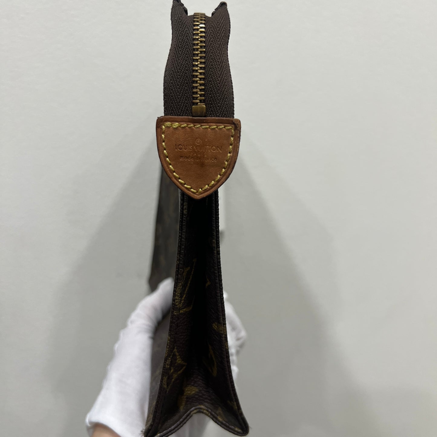 LOUIS VUITTON Toiletry Pouch (24901)