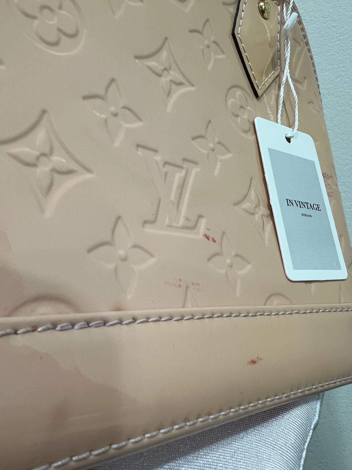 LOUIS VUITTON Alma BB (Vernis) Light Pink/Beige Leather