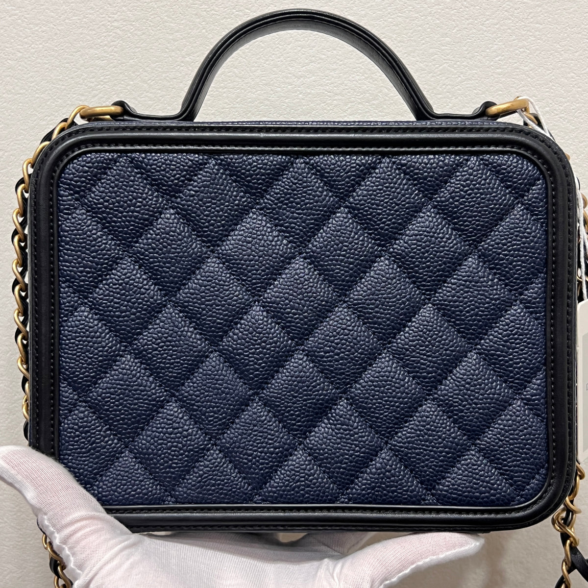 CHANEL CC Filigree Vanity Case Quilted Caviar Medium