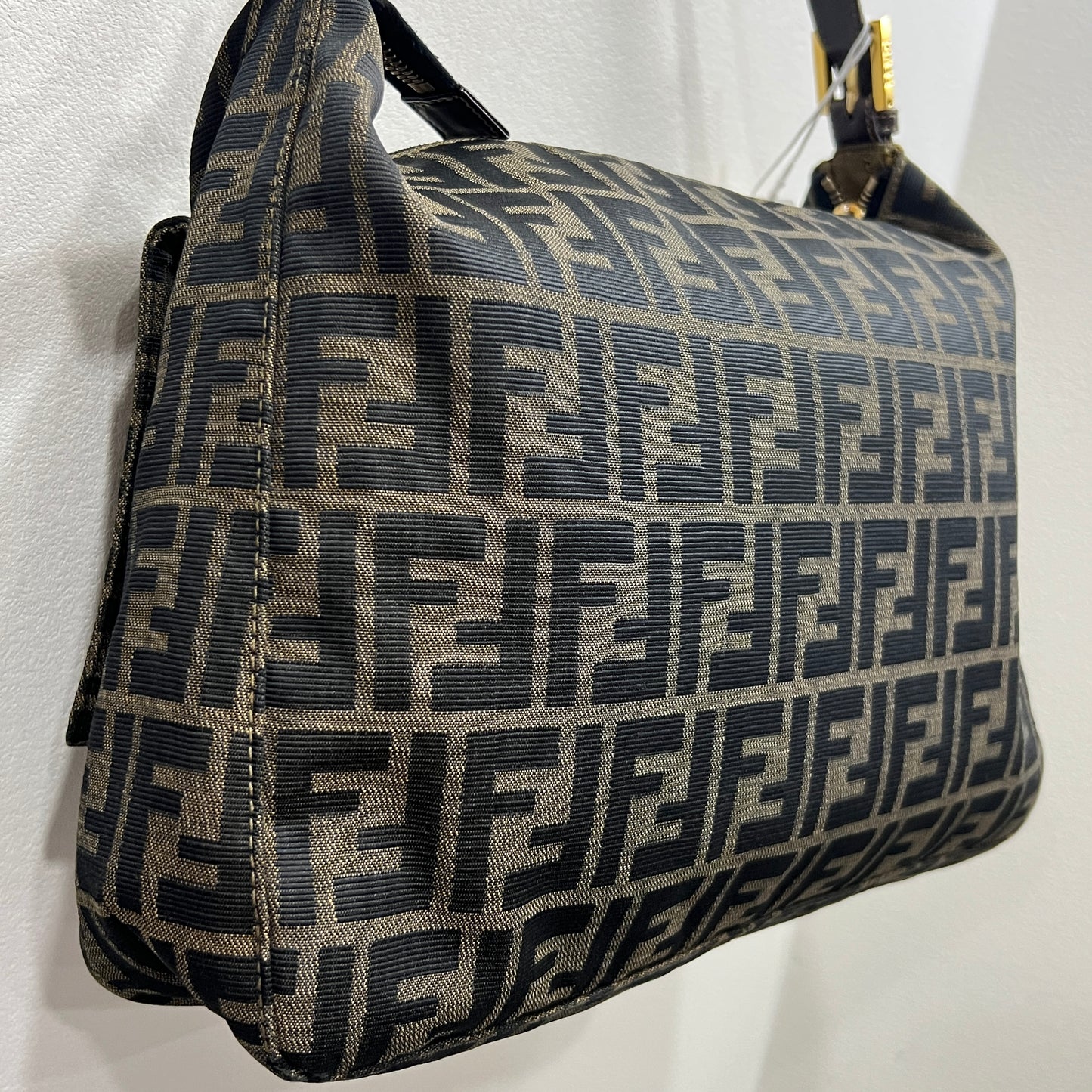 FENDI Mamma One Shoulder Baguette Gold