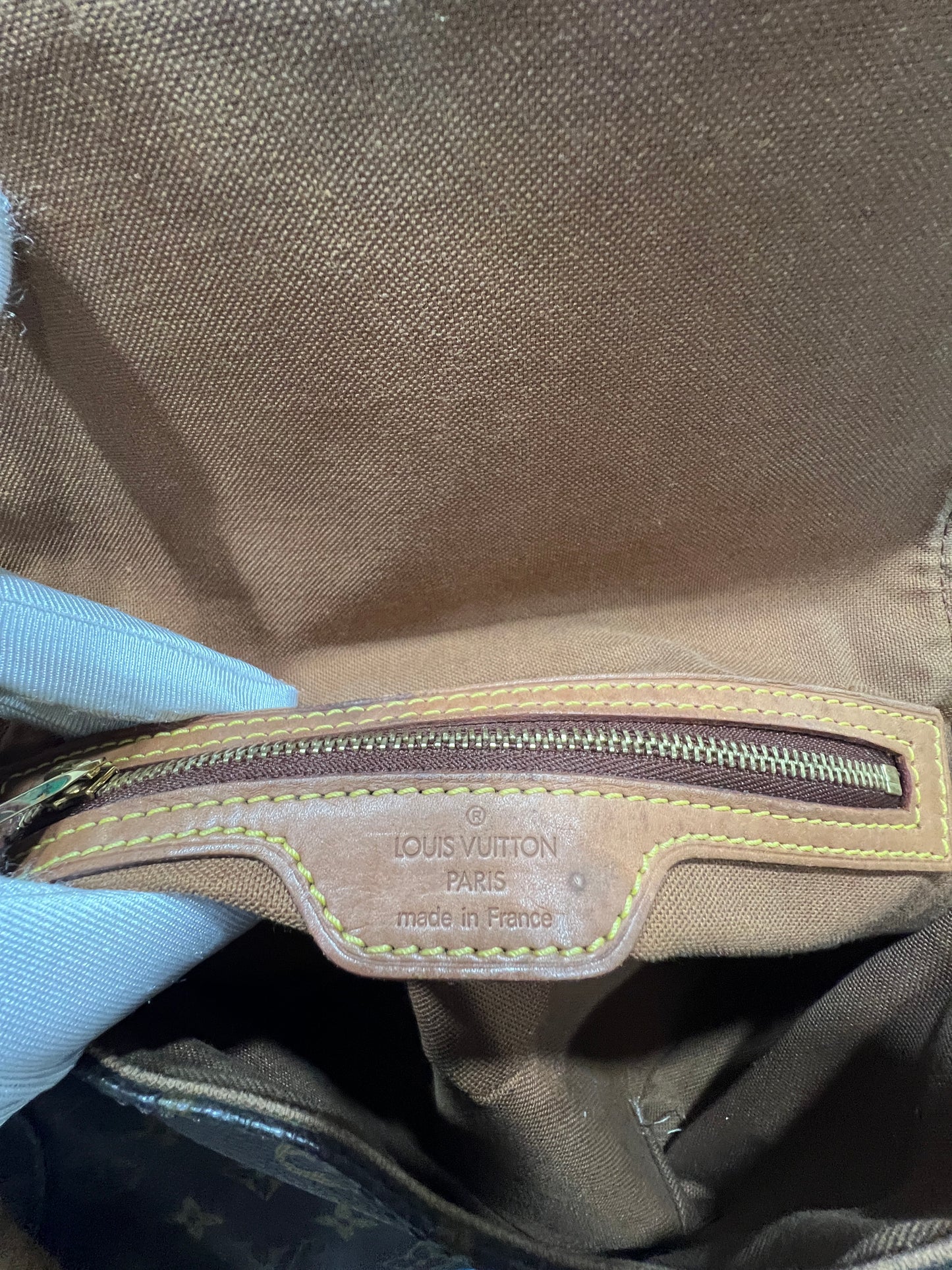 LOUIS VUITTON Shoulder Bag