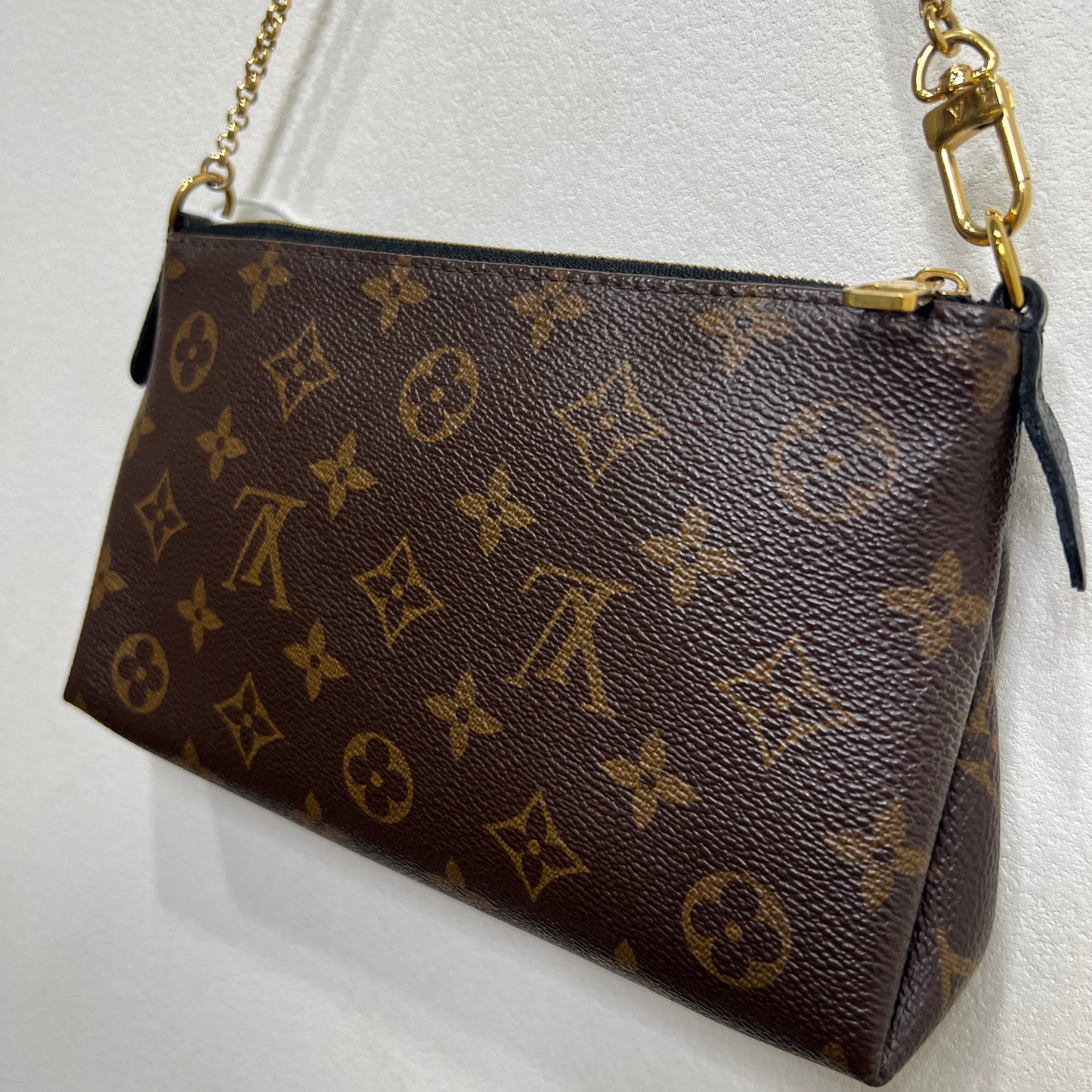 LOUIS VUITTON Pallas Clutch Black