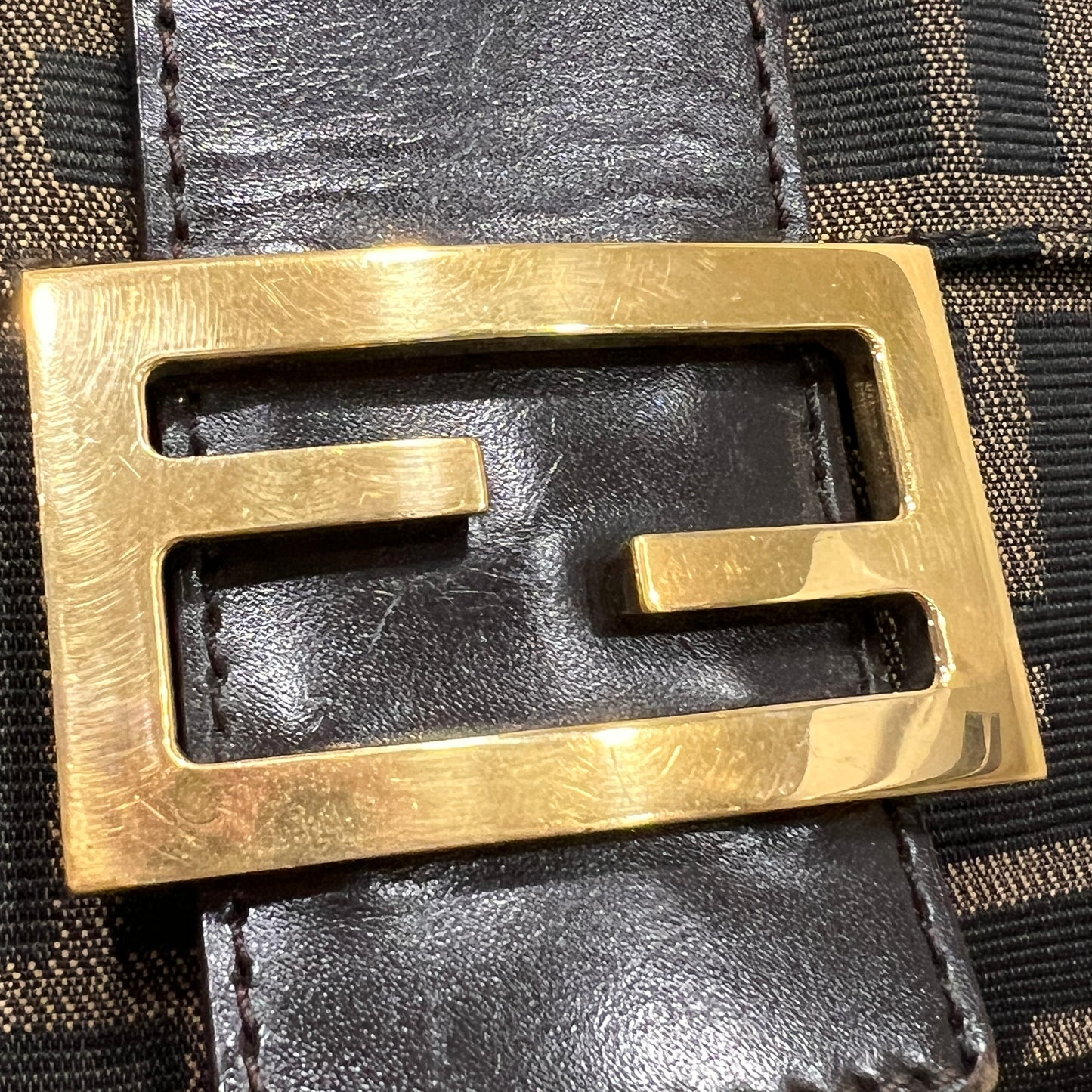 FENDI Baguette Gold