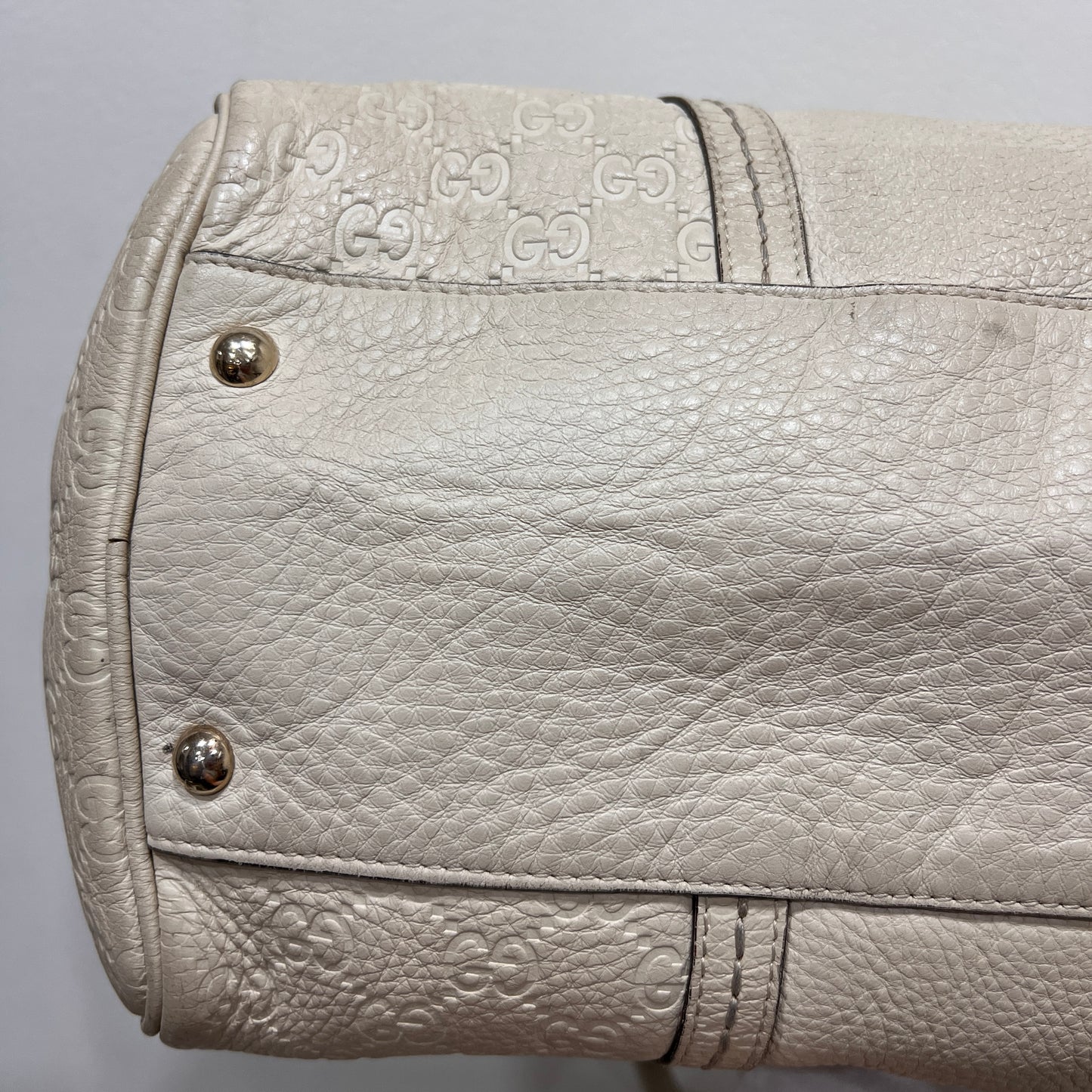 GUCCI Cream Leather Guccissima Signoria Medium Dome