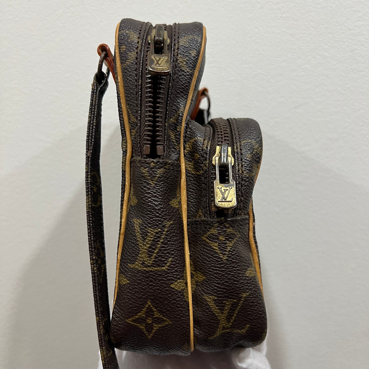LOUIS VUITTON Crossbody