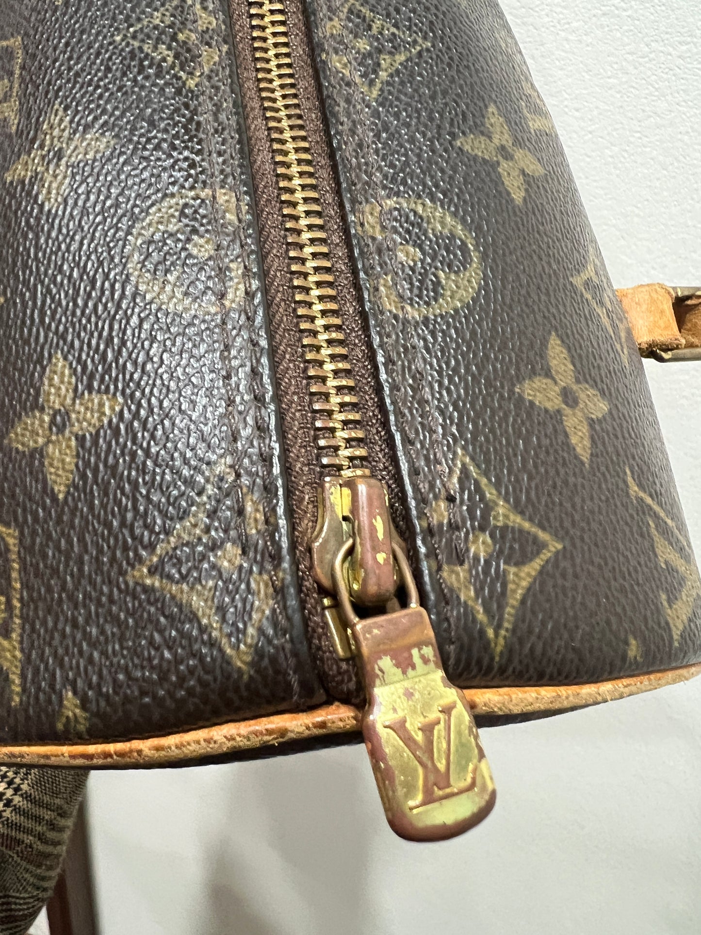 LOUIS VUITTON Papillon 27