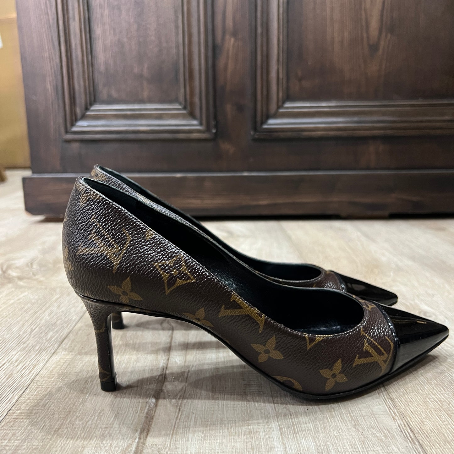 LOUIS VUITTON Shoes in Monogram with Heels Size 37