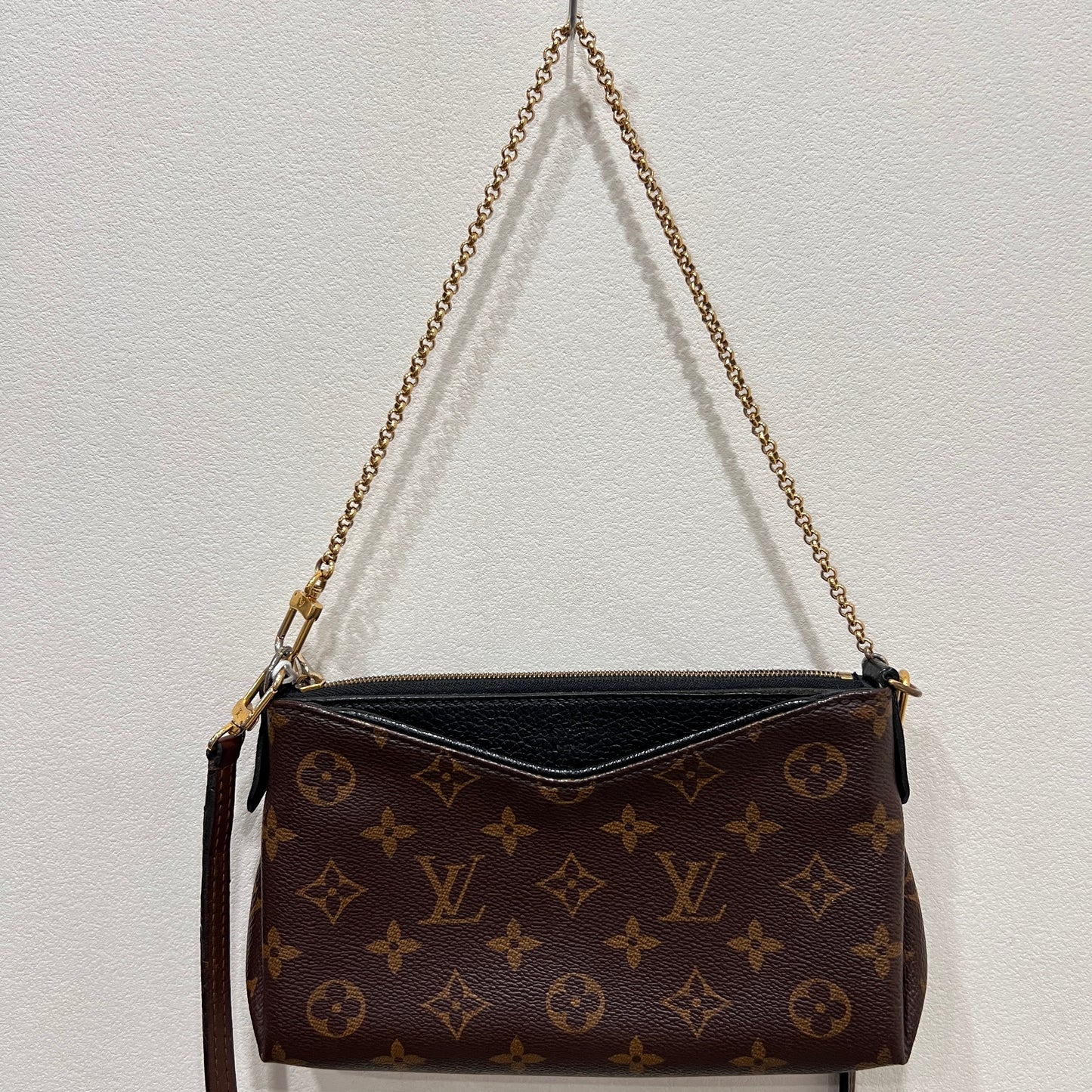LOUIS VUITTON Pallas Black
