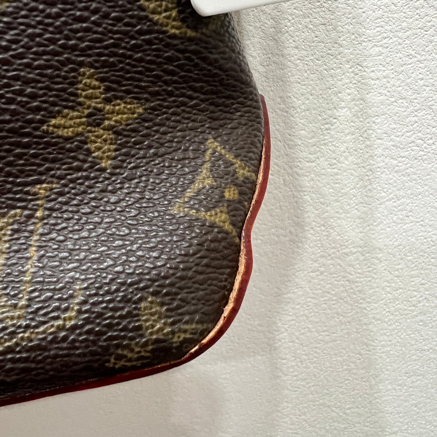 LOUIS VUITTON Trotteur Crossbody