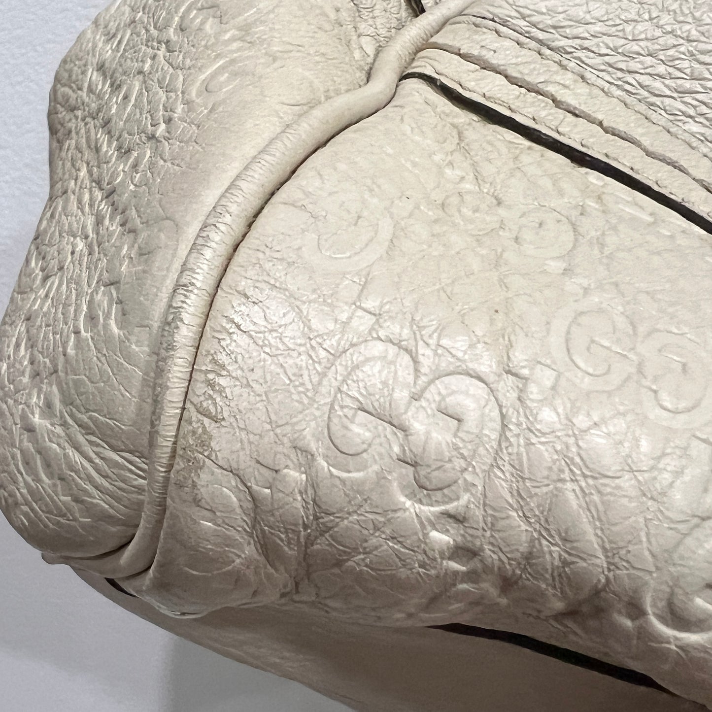 GUCCI Cream Leather Guccissima Signoria Medium Dome