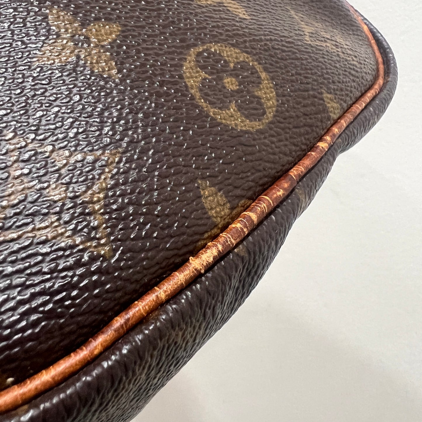 LOUIS VUITTON Speedy 25