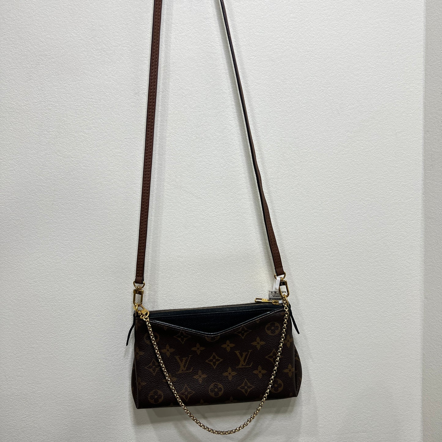 LOUIS VUITTON Pallas Clutch Black