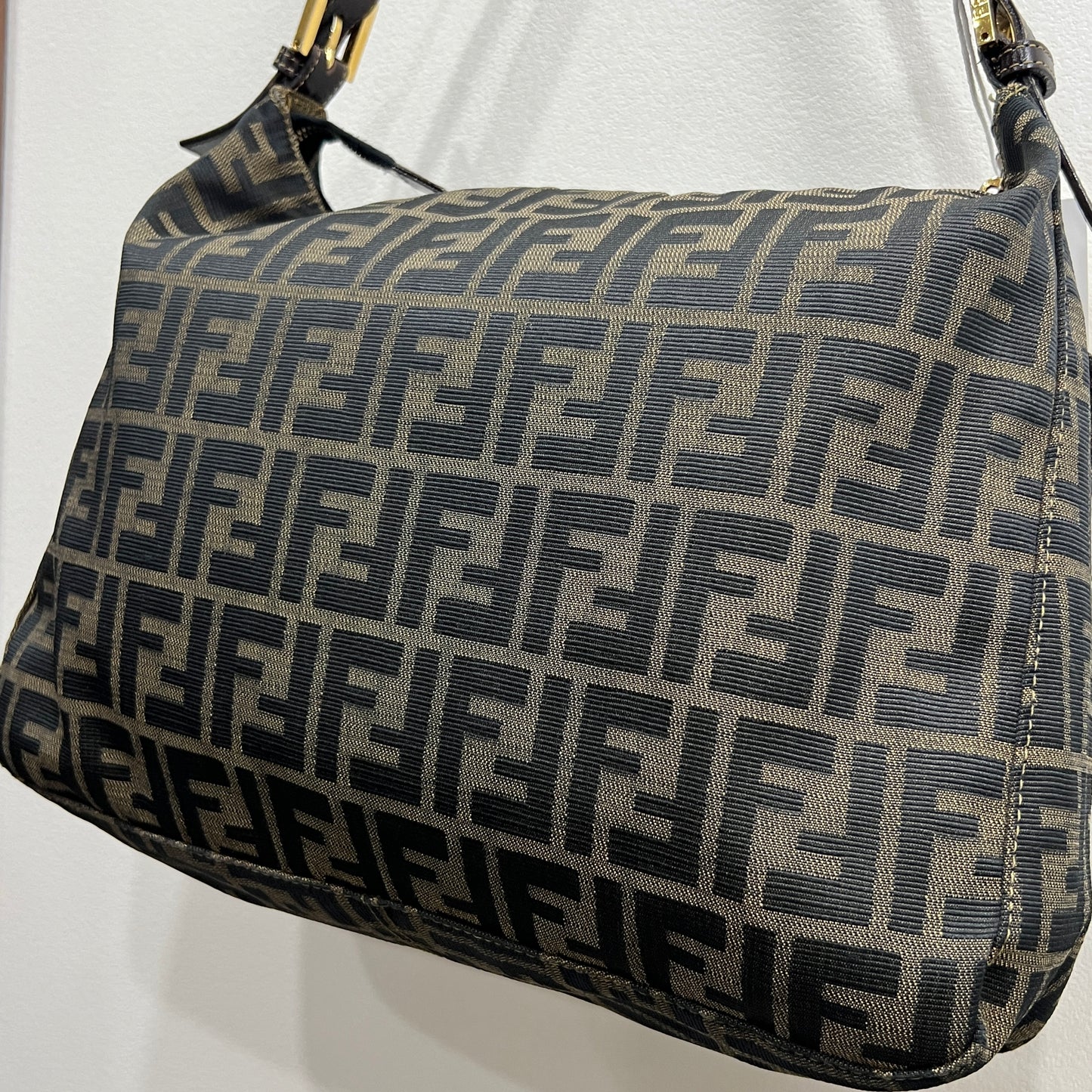 FENDI Mamma One Shoulder Baguette Gold