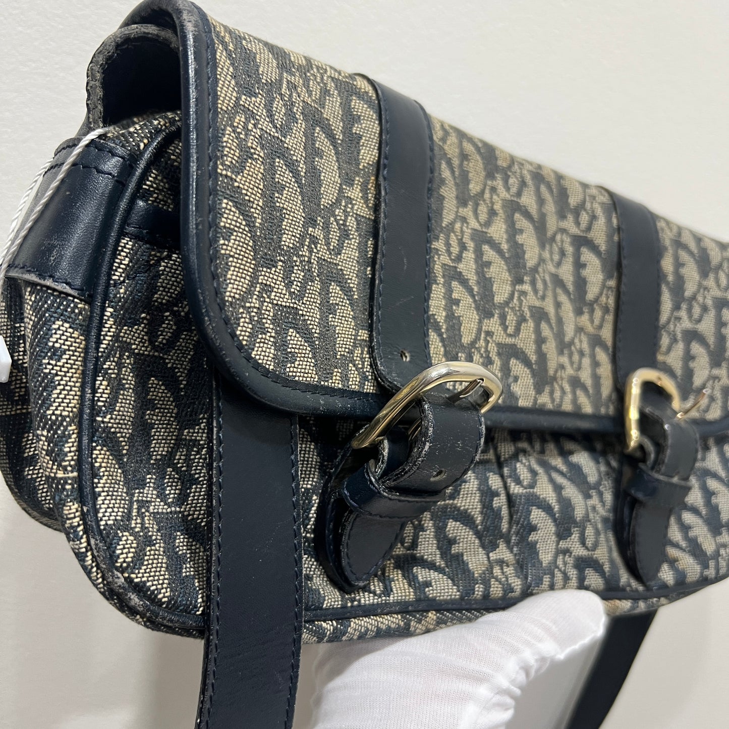 CHRISTIAN DIOR
