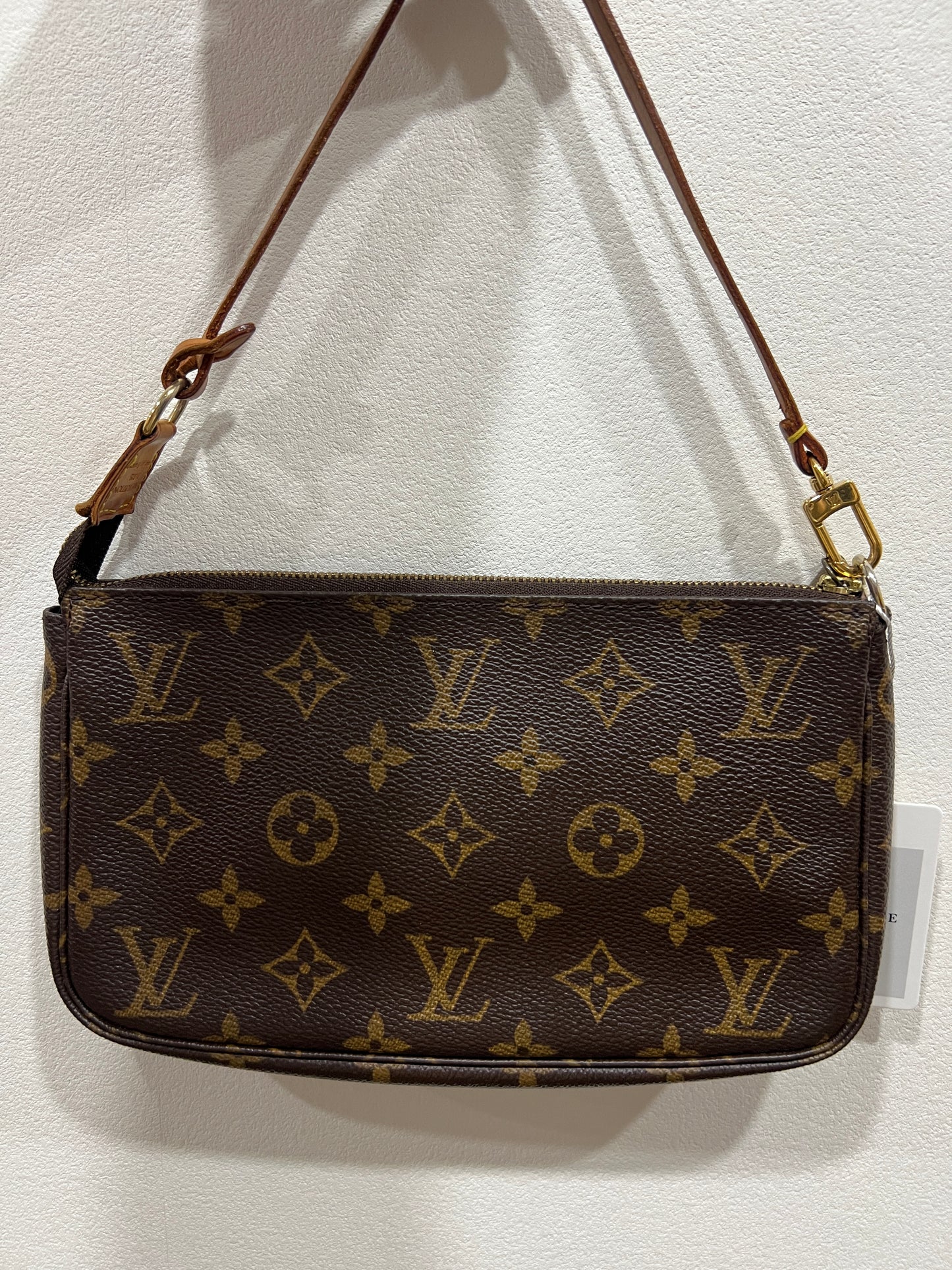 LOUIS VUITTON Pouchette
