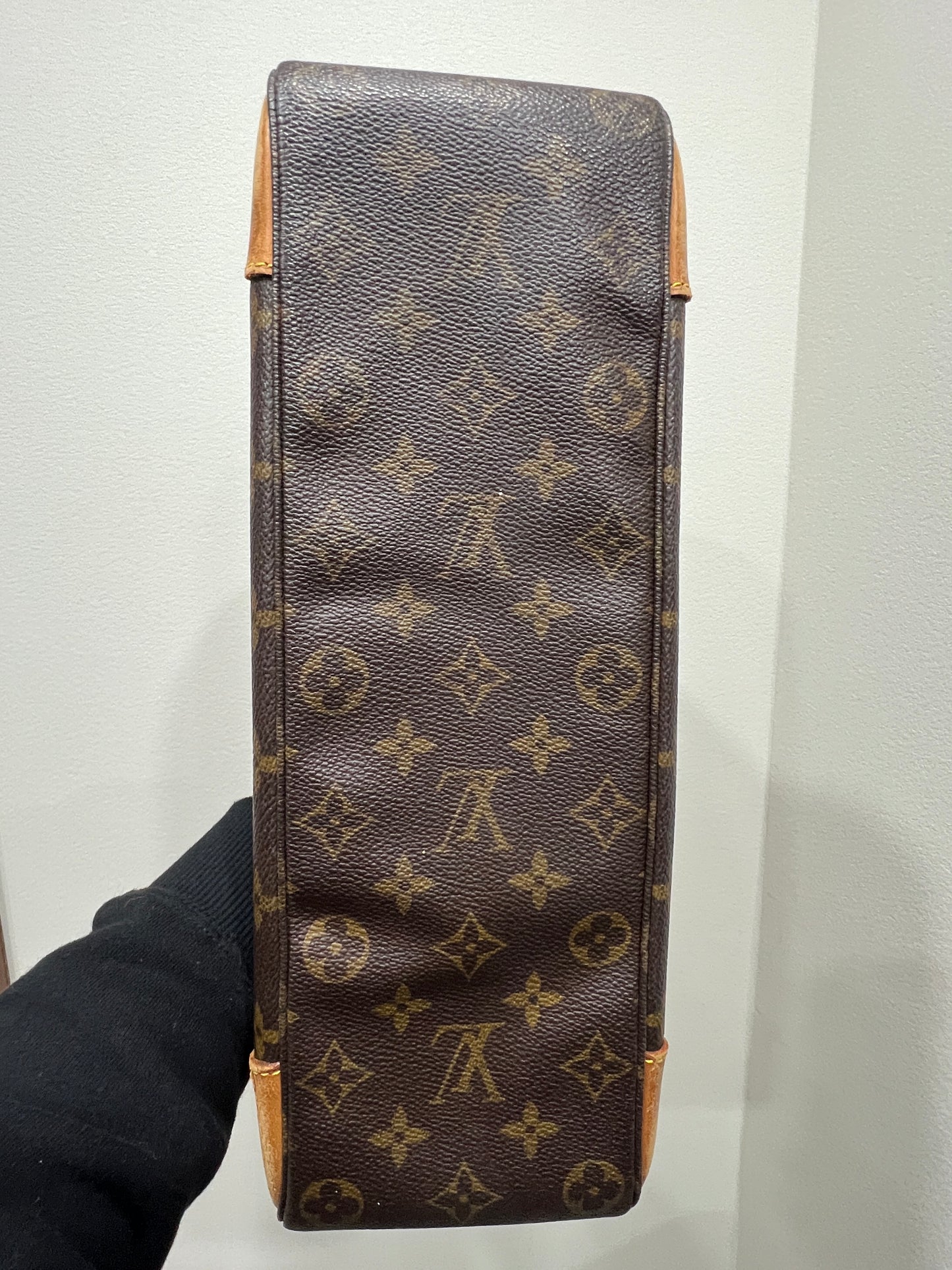 LOUIS VUITTON Boulogne 30 Shoulder bag